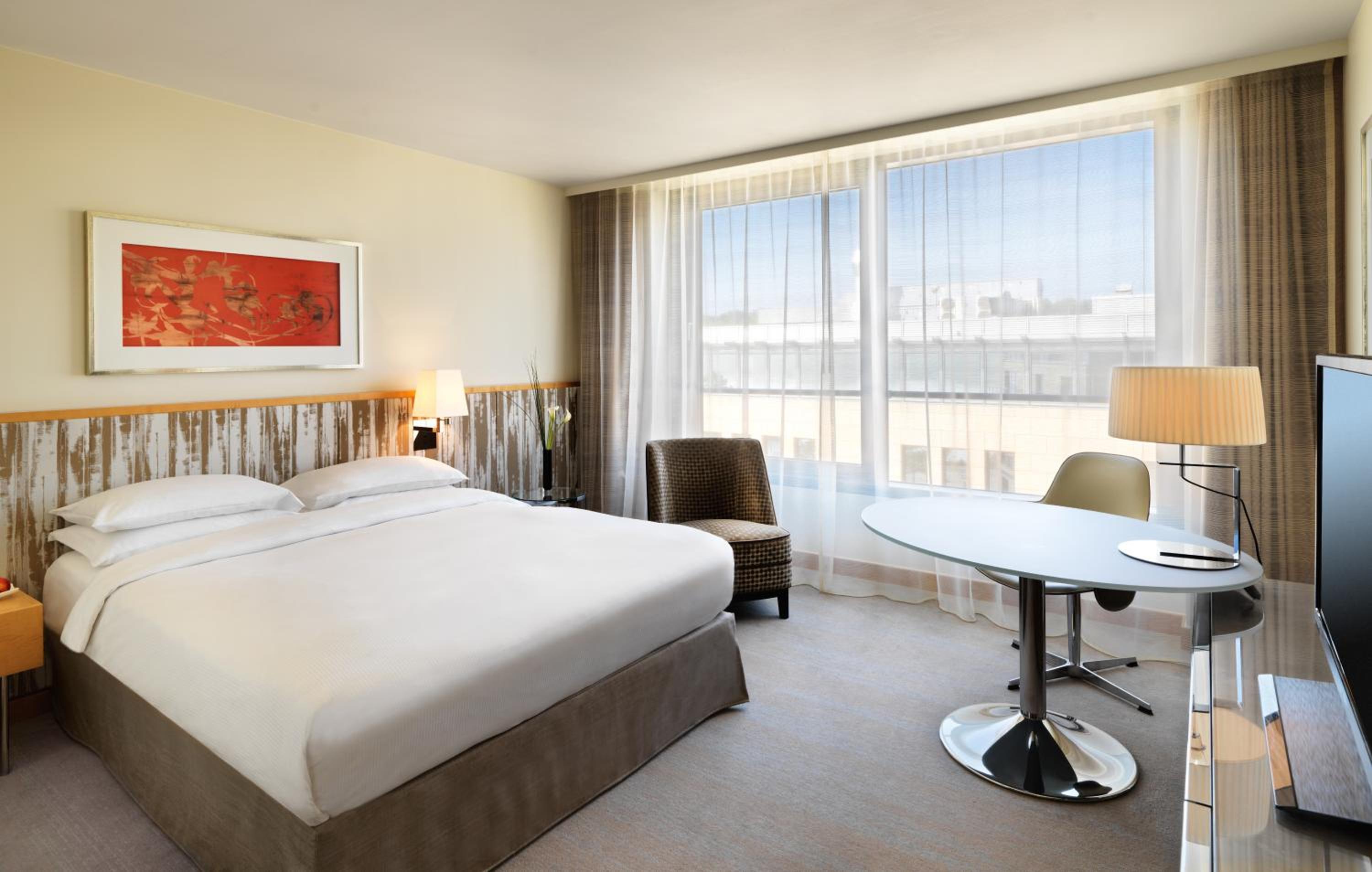 Queen Room - Club Access