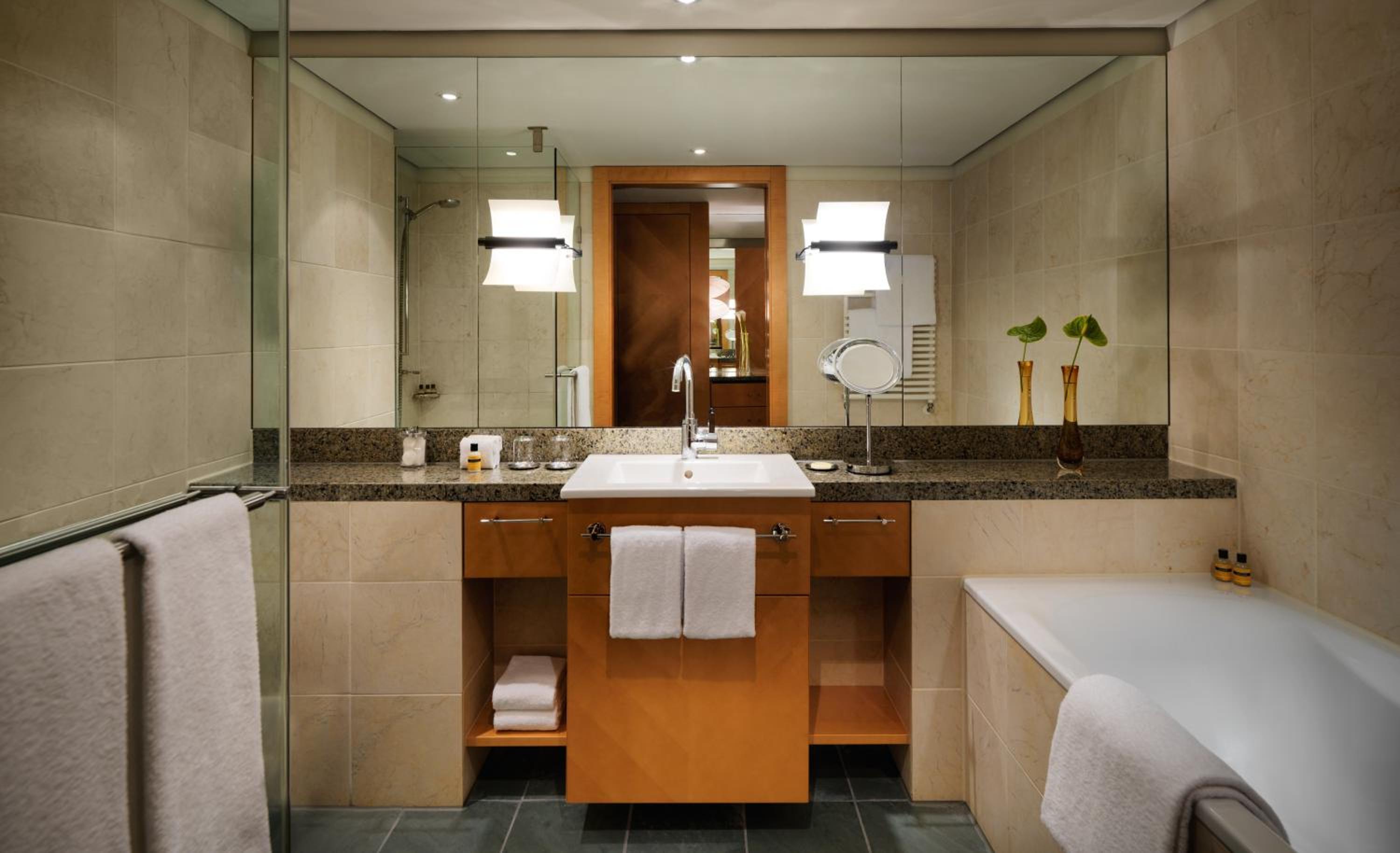 Queen Room - Club Access