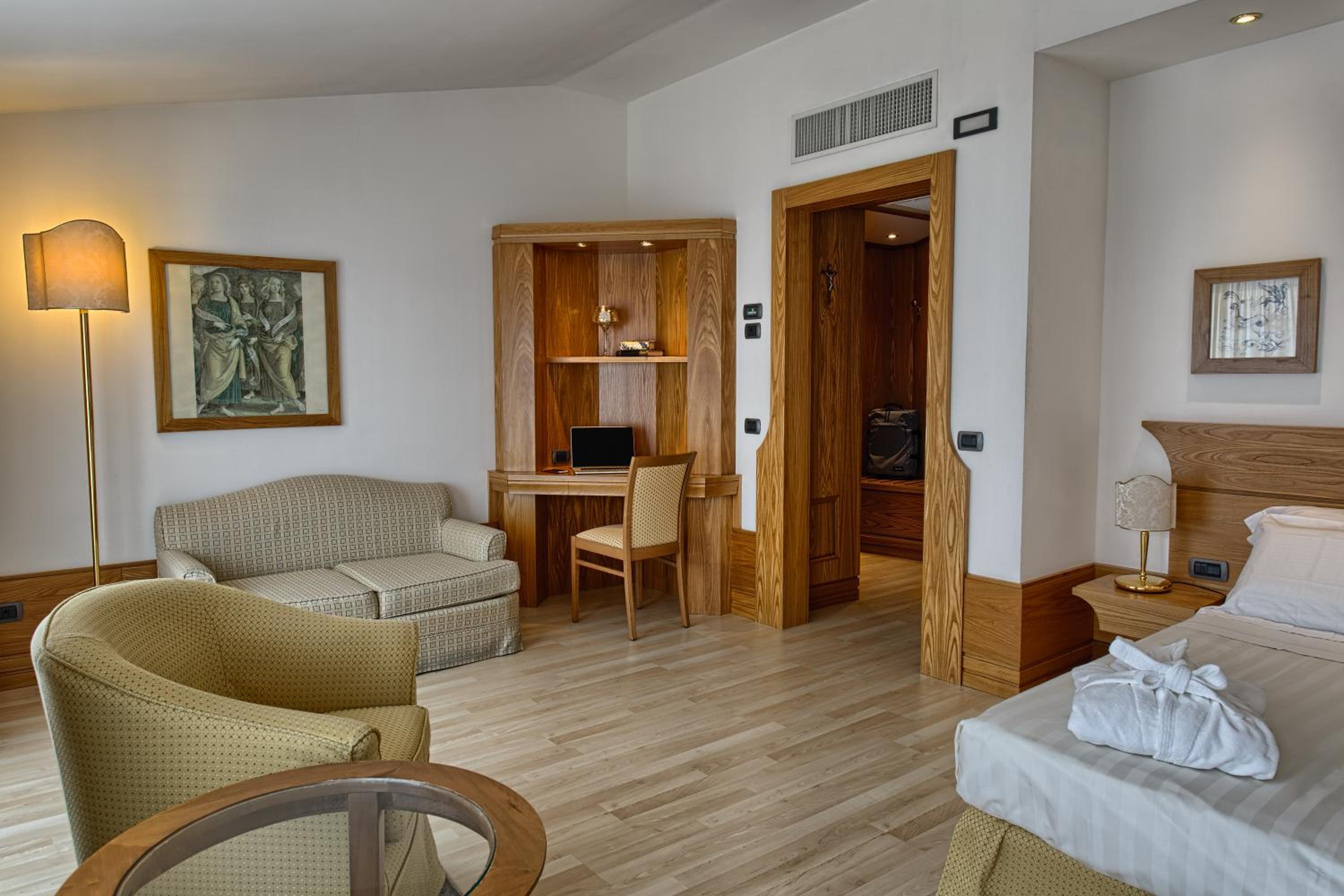 Junior Suite - Photo 13