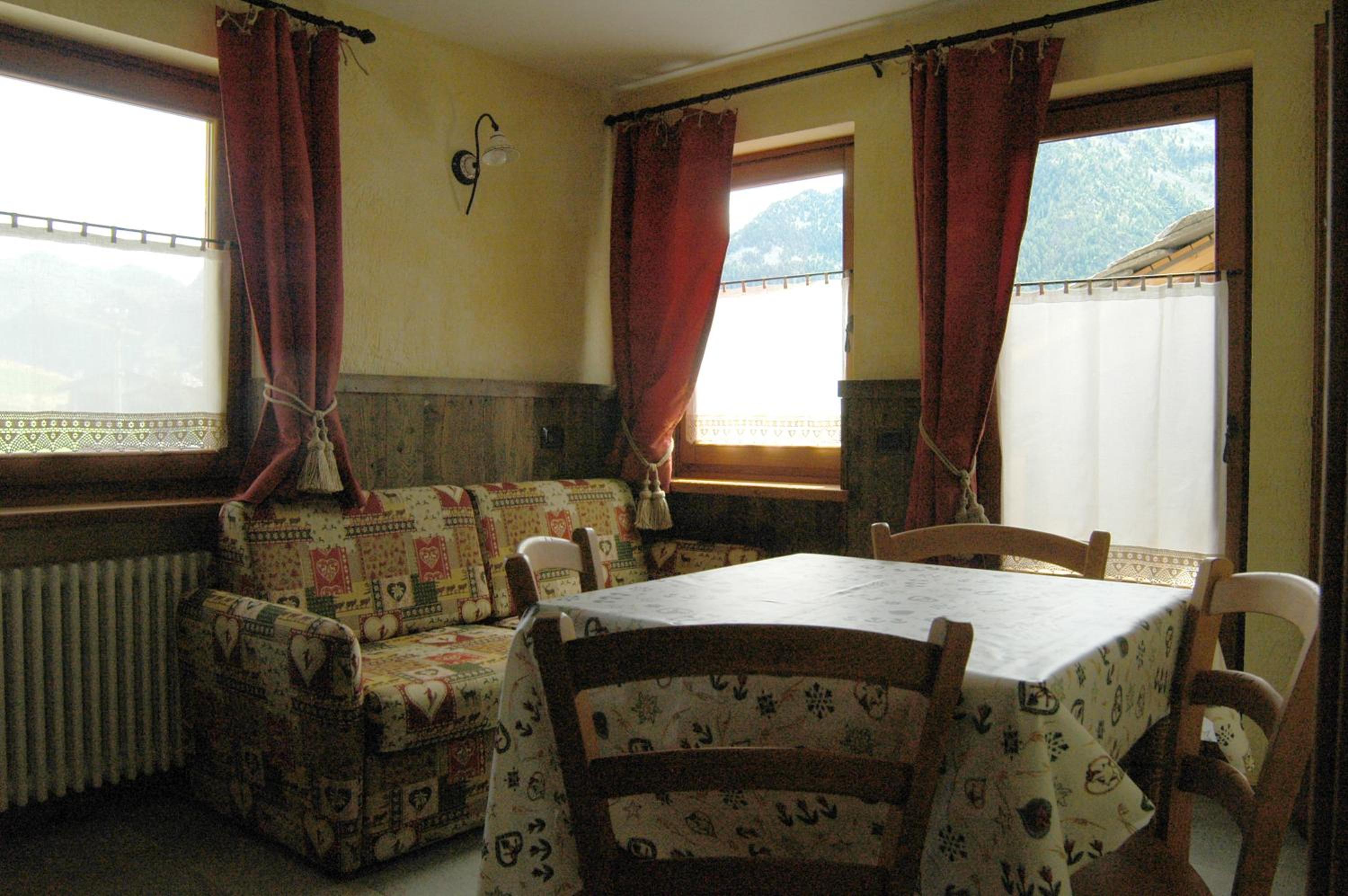 One-Bedroom Apartment photo 1