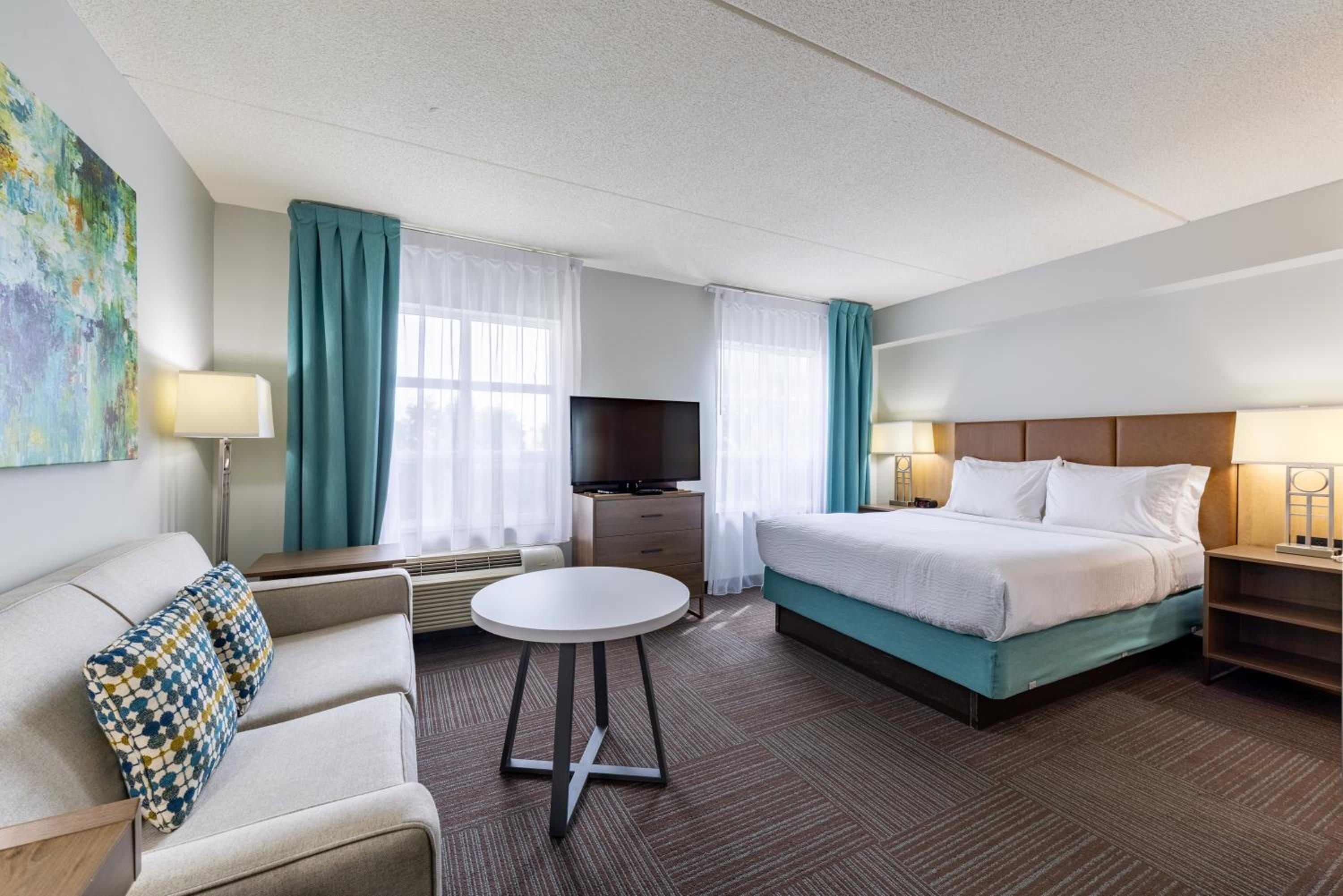 Studio Queen Suite with Sofa Bed and Kitchen