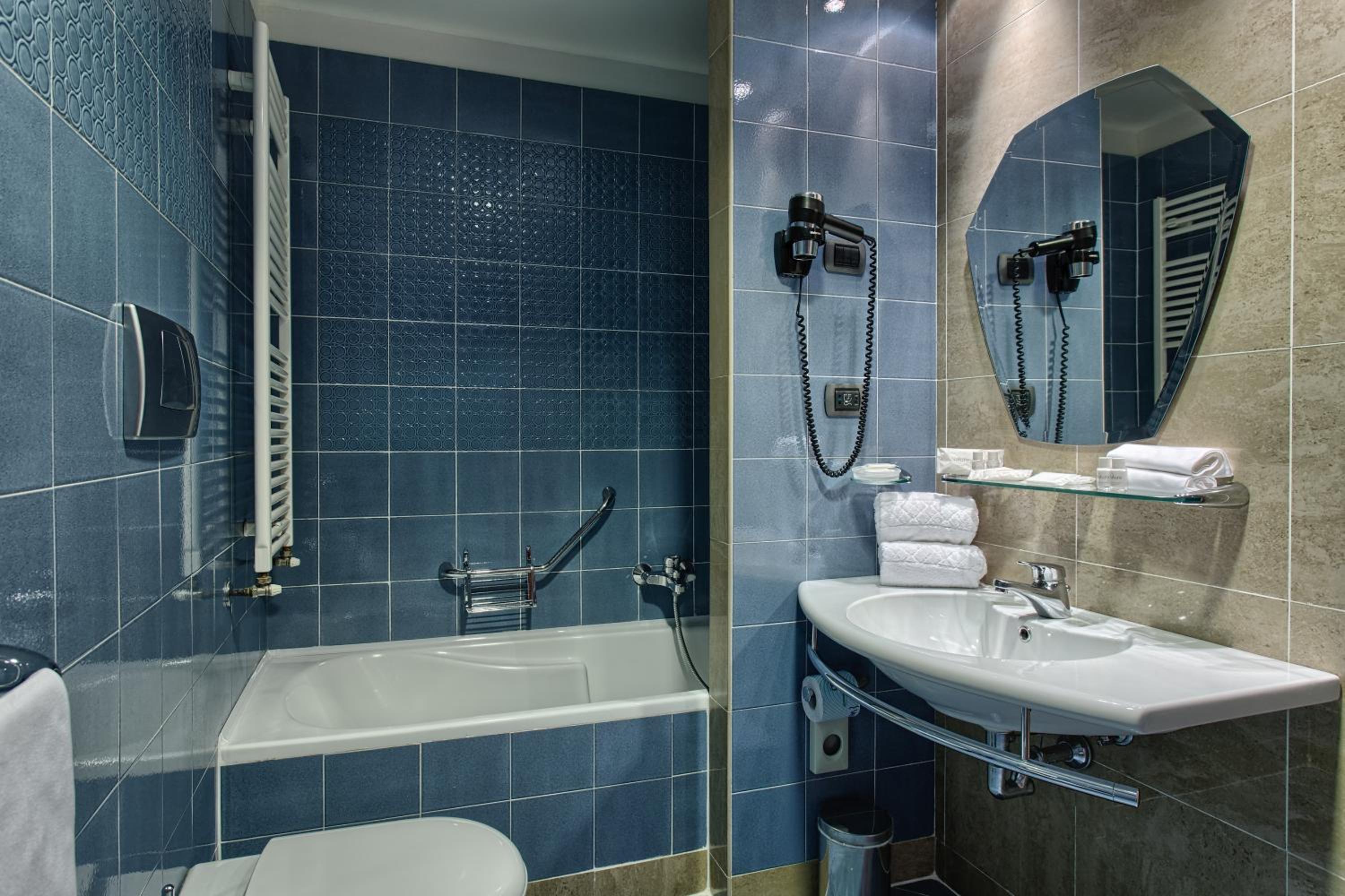 Classic Double or Twin Room - Photo 4