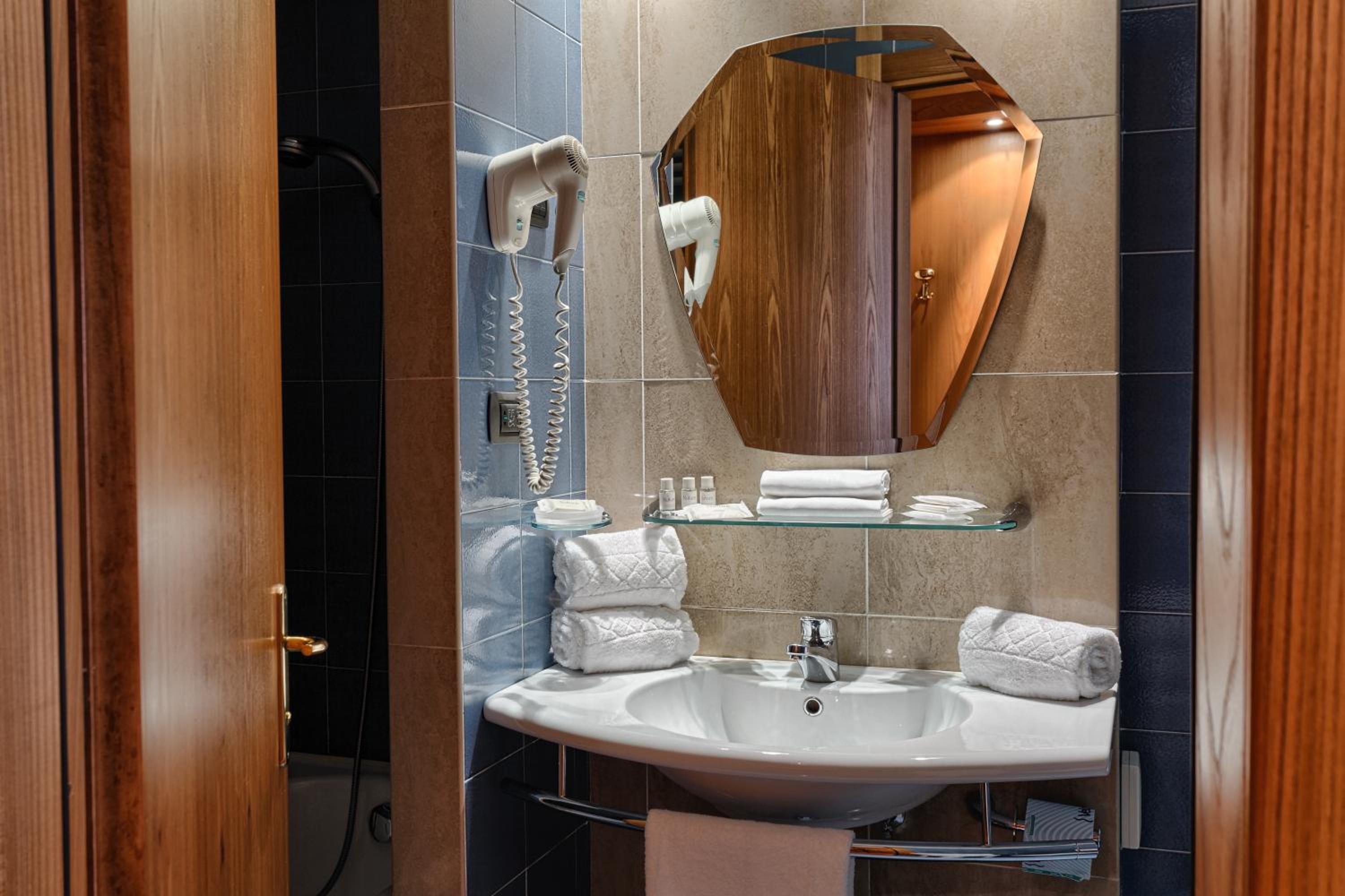 Classic Double or Twin Room - Photo 3