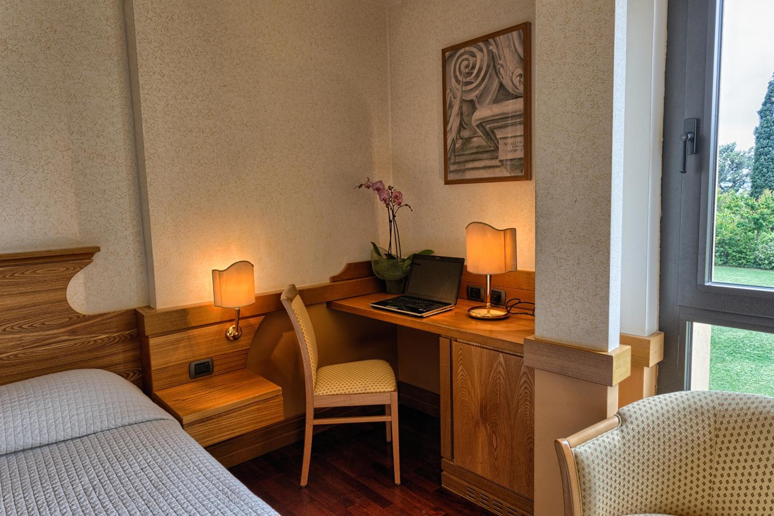 Classic Double or Twin Room - Photo 5
