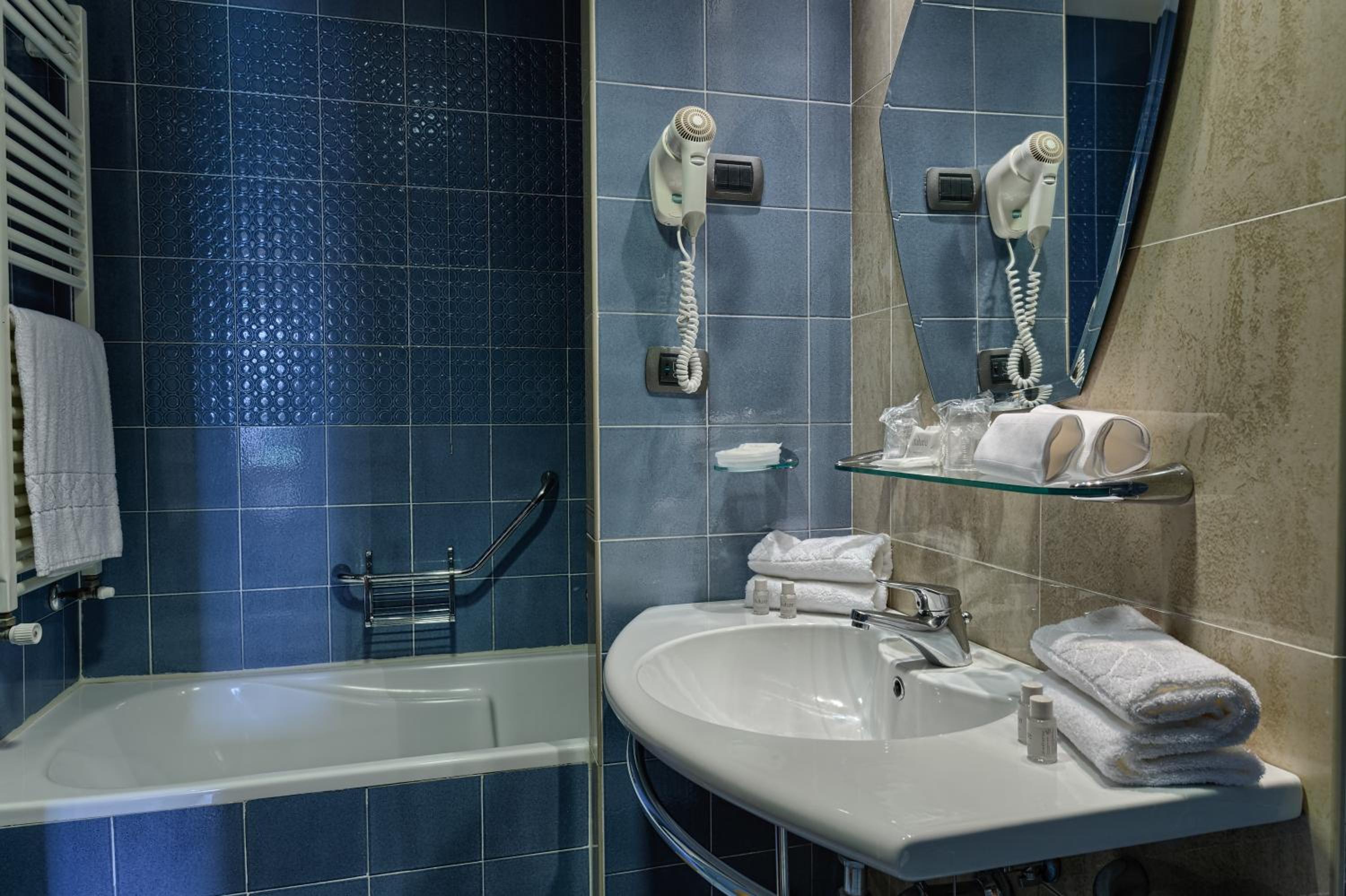 Superior Double or Twin Room - Photo 6