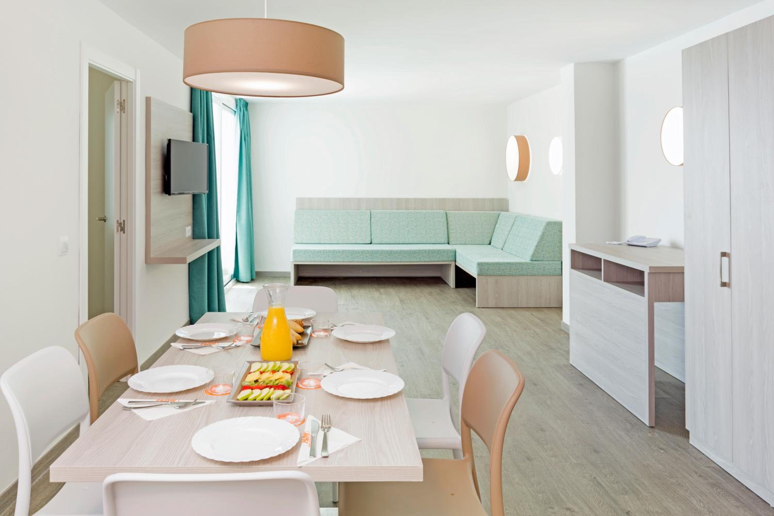 Two-Bedroom Apartment with Terrace photo 2
