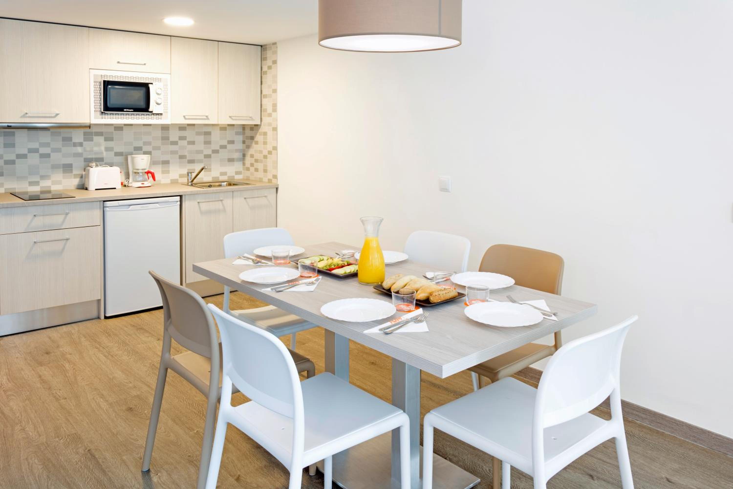 Two-Bedroom Apartment with Terrace photo 3