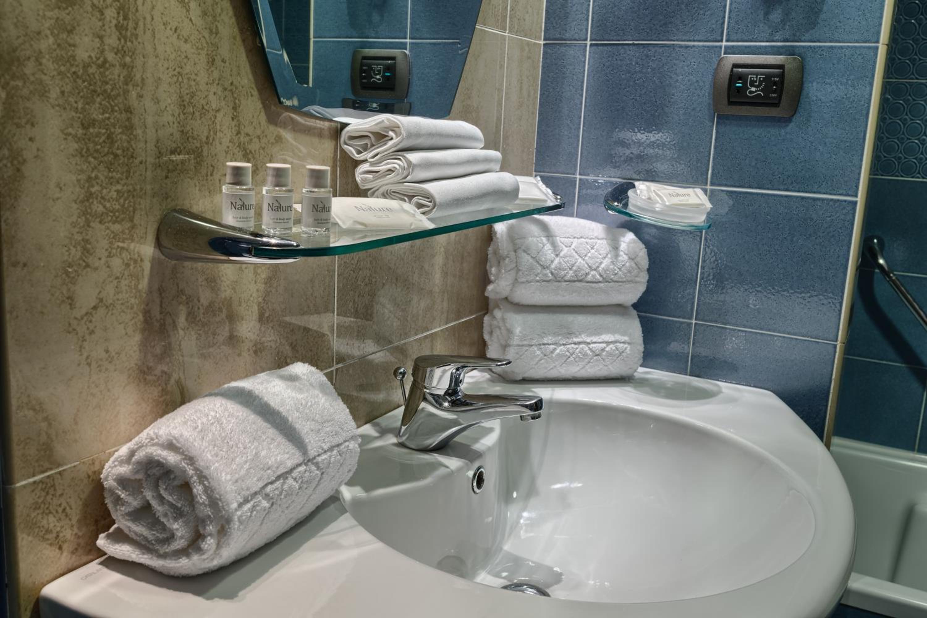 Superior Double or Twin Room - Photo 7