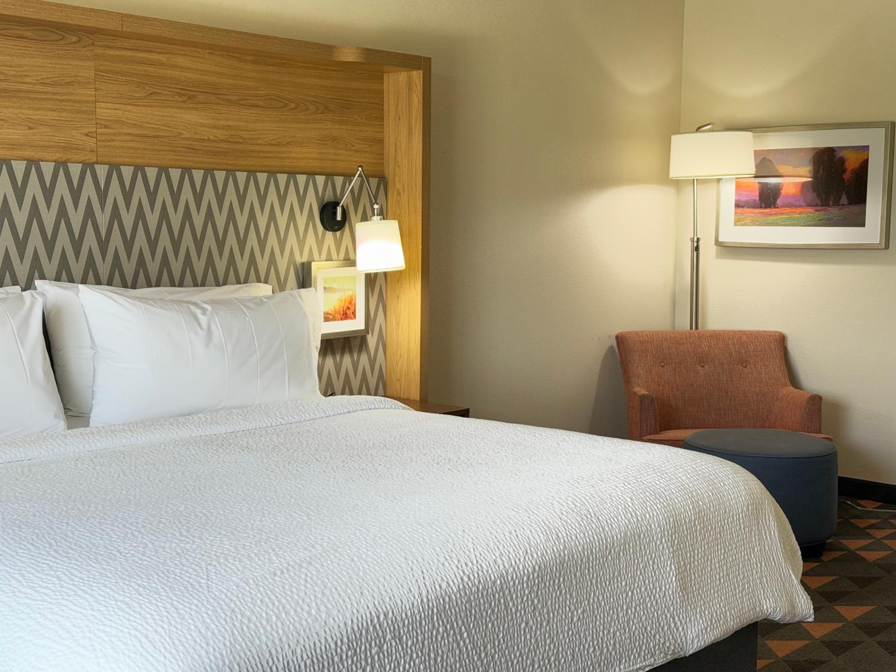 Standard King Room - Photo 3