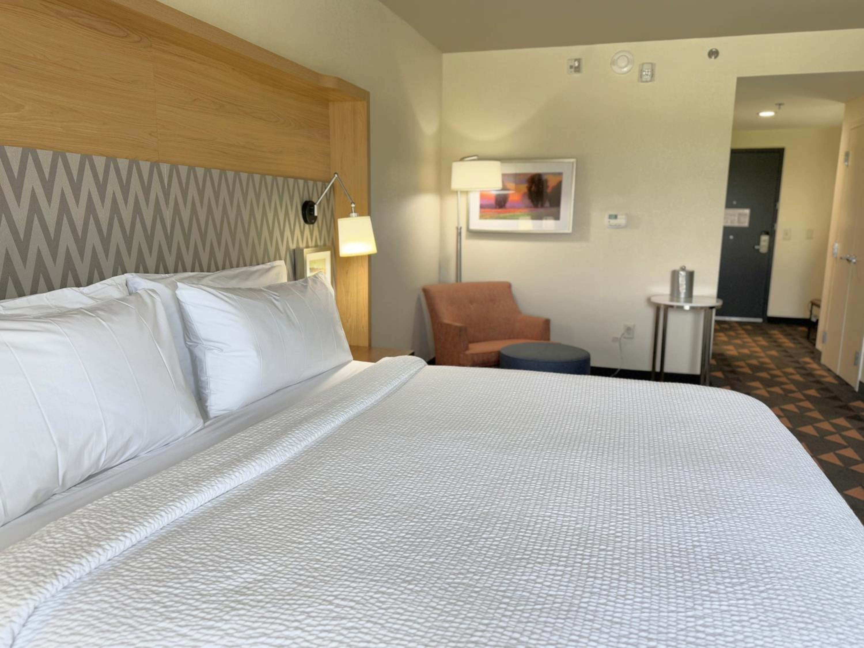 Standard King Room - Photo 6