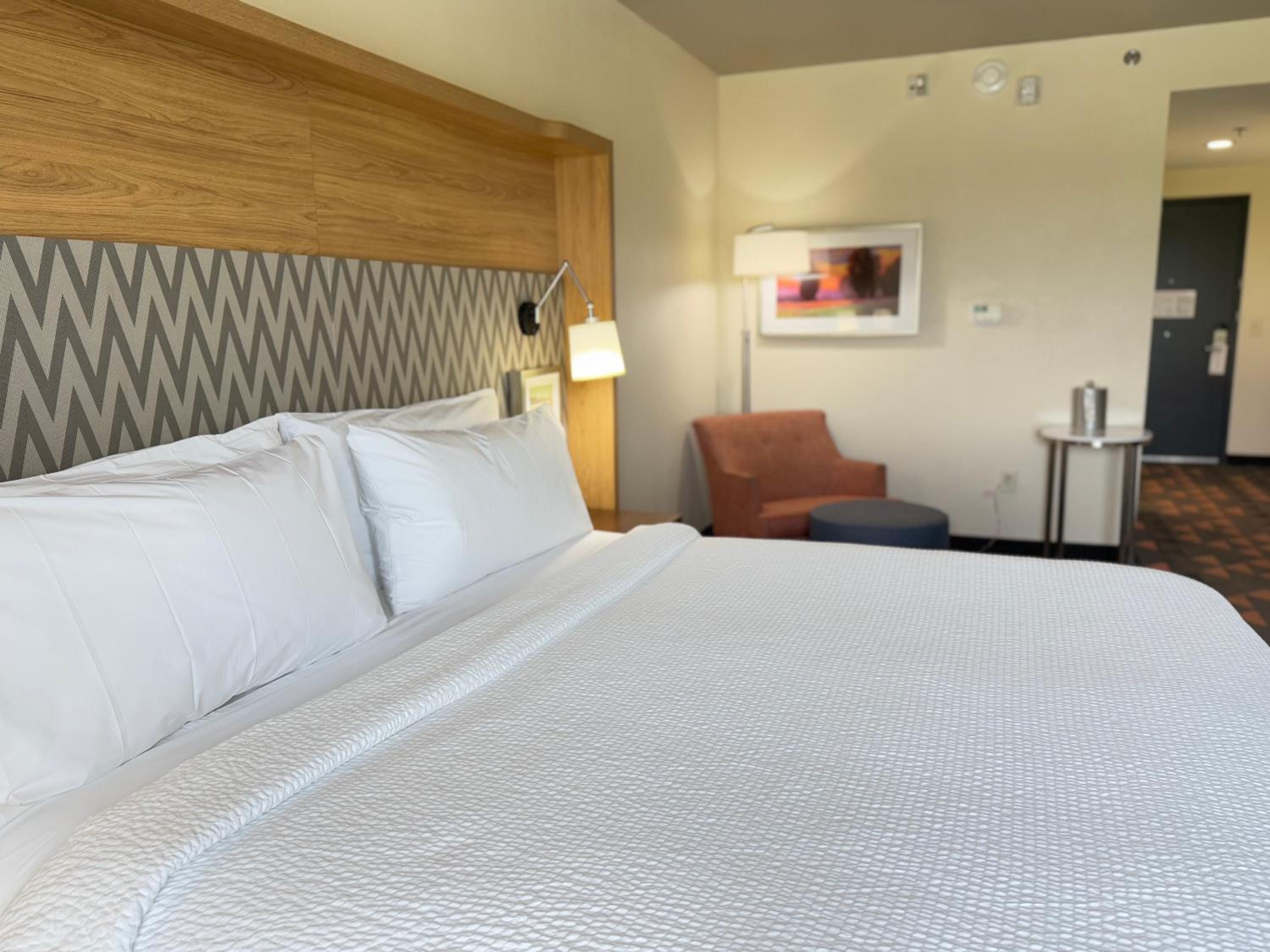 Standard King Room - Photo 4