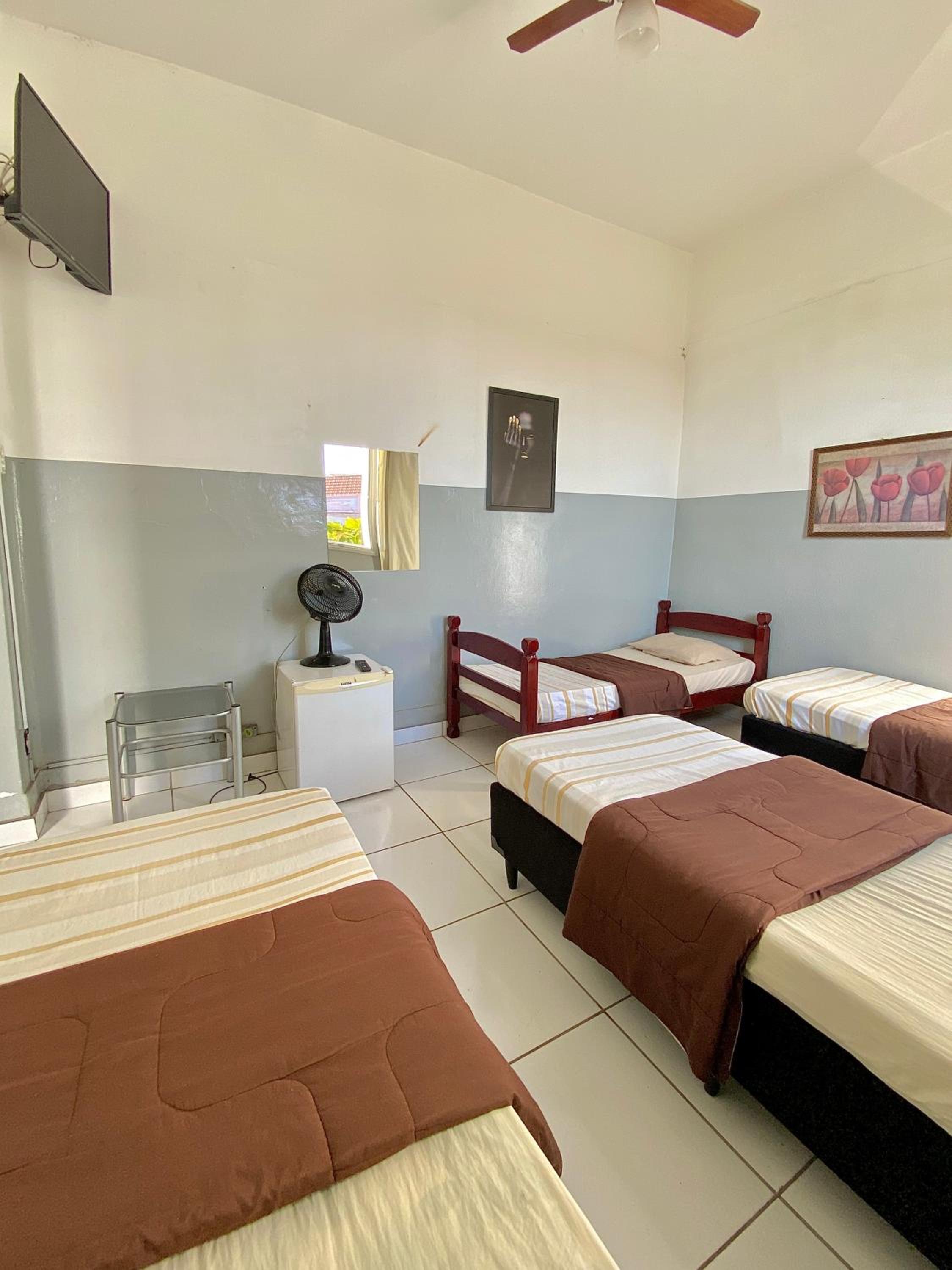 Quadruple Room with Shared Bathroom photo 2