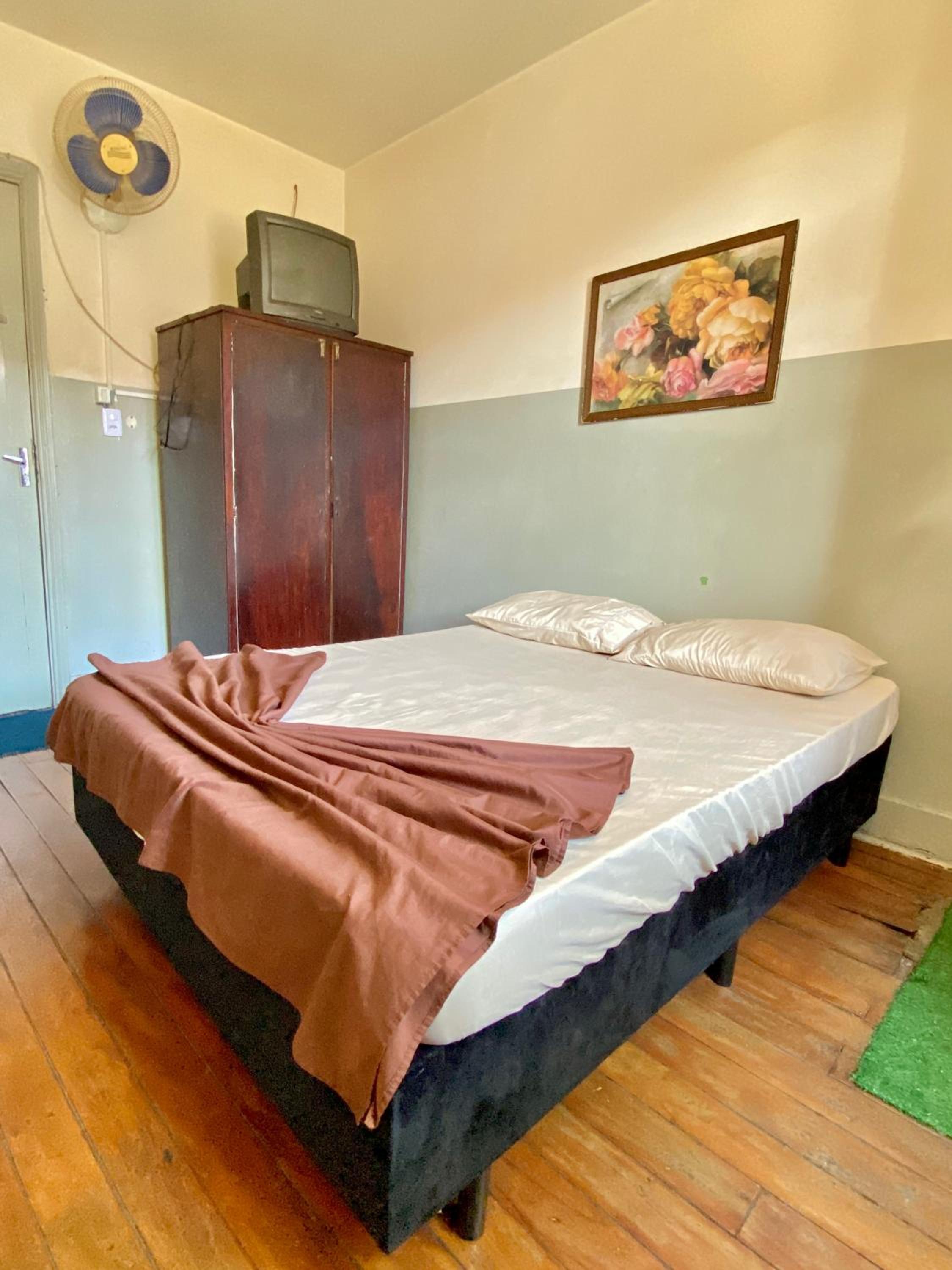 Double Room with Shared Bathroom photo 2