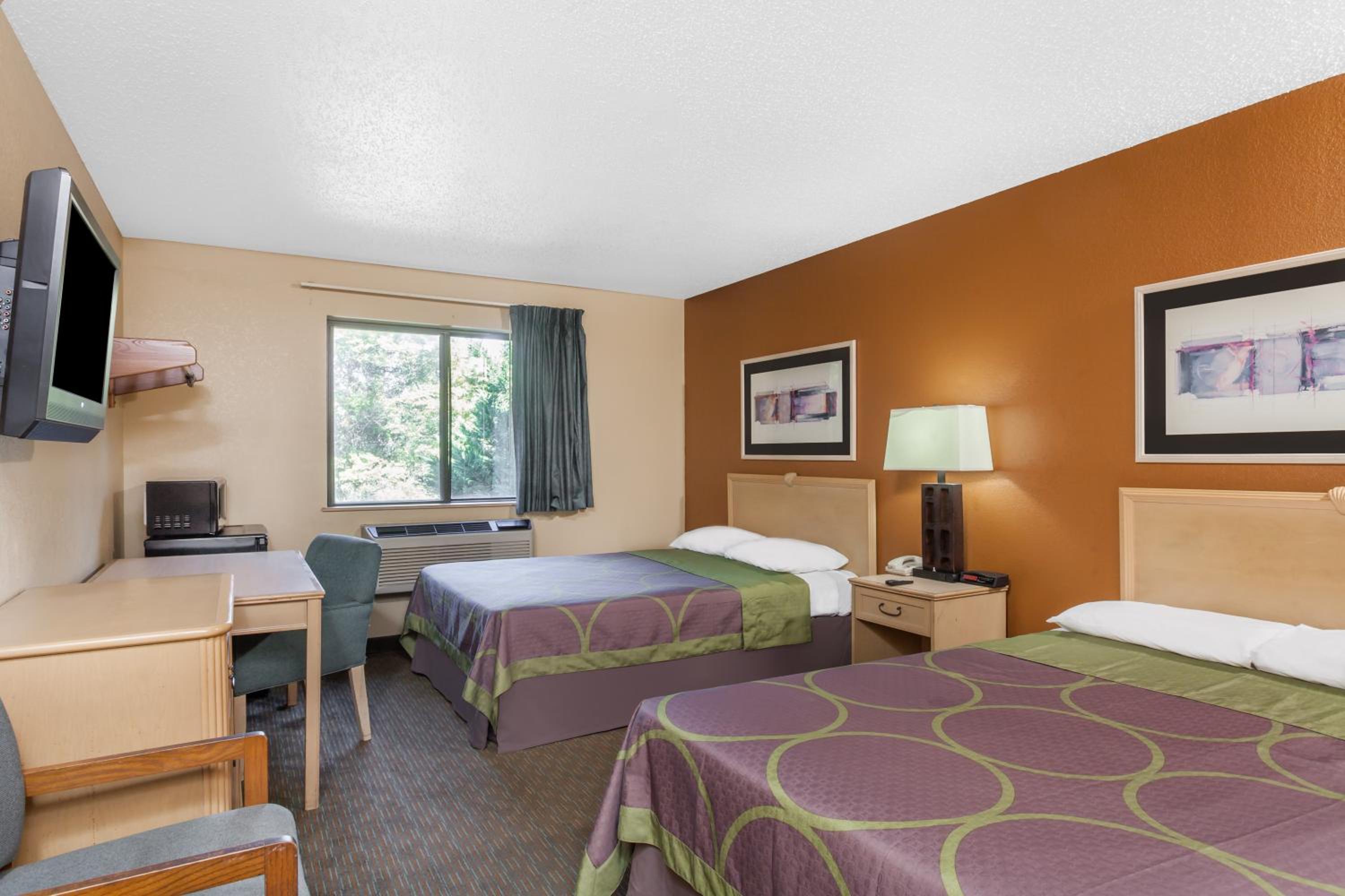 Deluxe Double Room with Two Double Beds - Non-Smoking - Photo 8