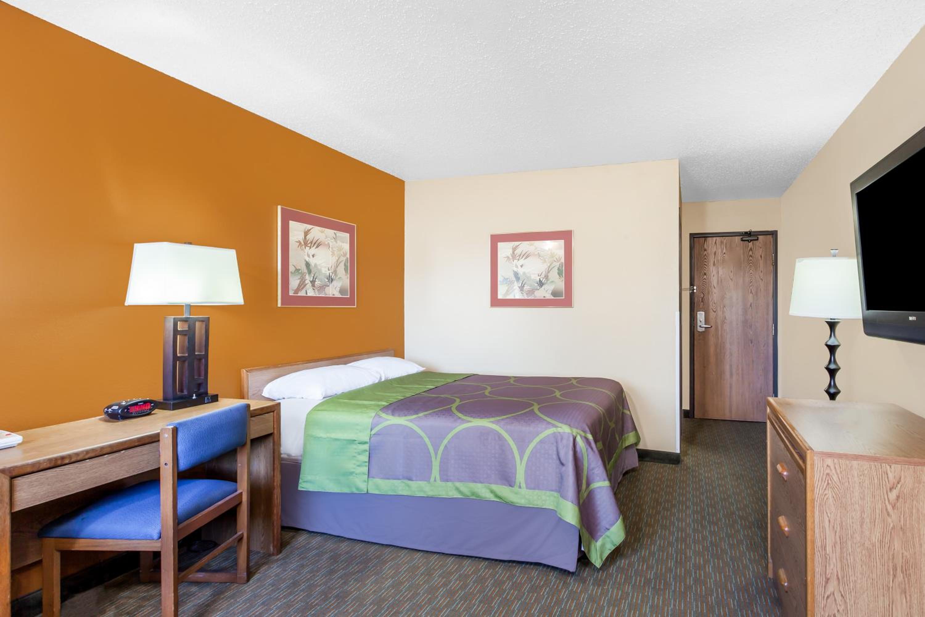 Queen Room - Disability Access/Non-Smoking - Photo 1