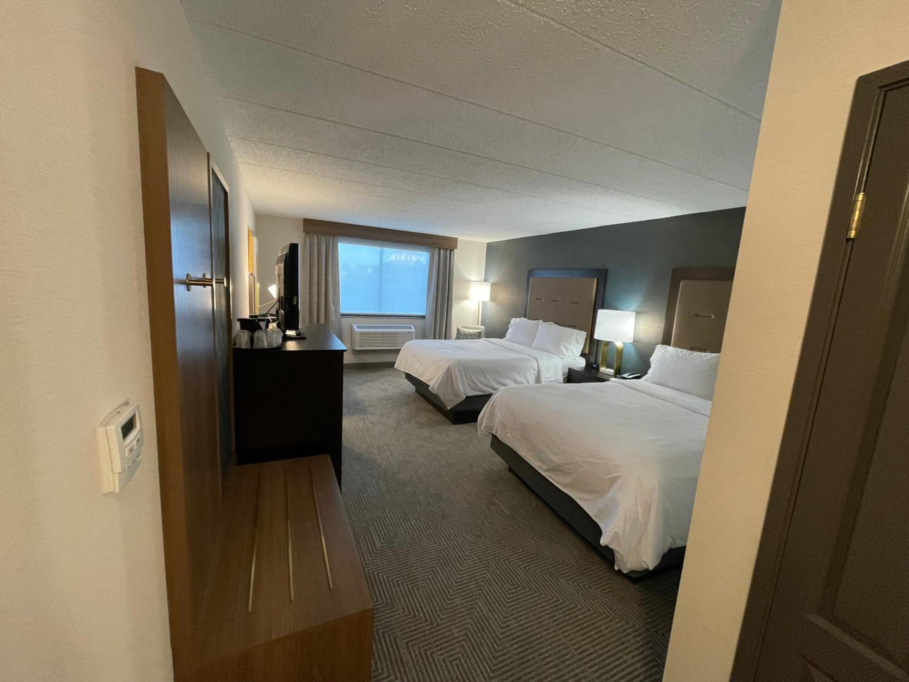 Queen Room - Mobility Access/Hearing Accessible photo 1