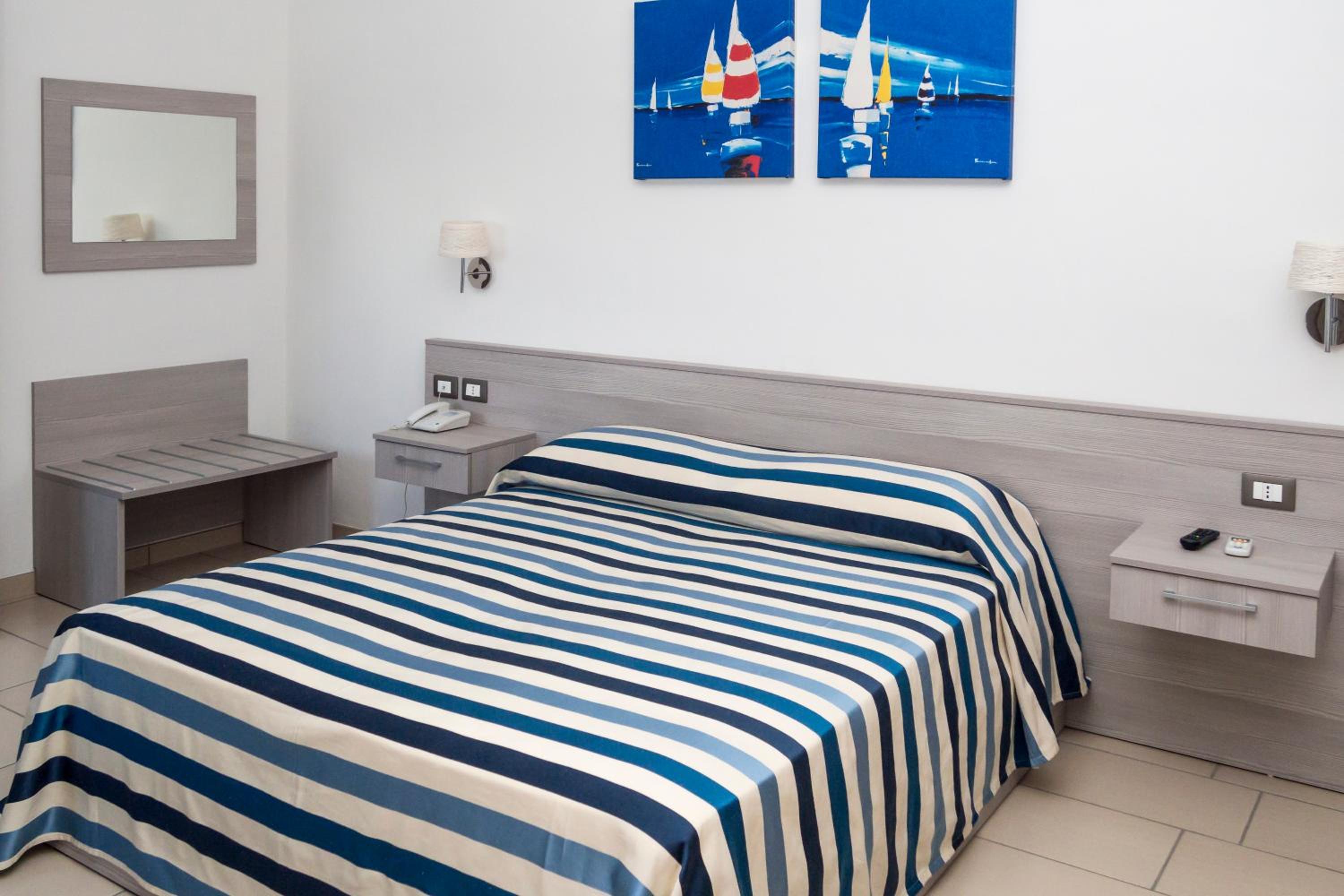 Triple Room with Private Bathroom photo 2
