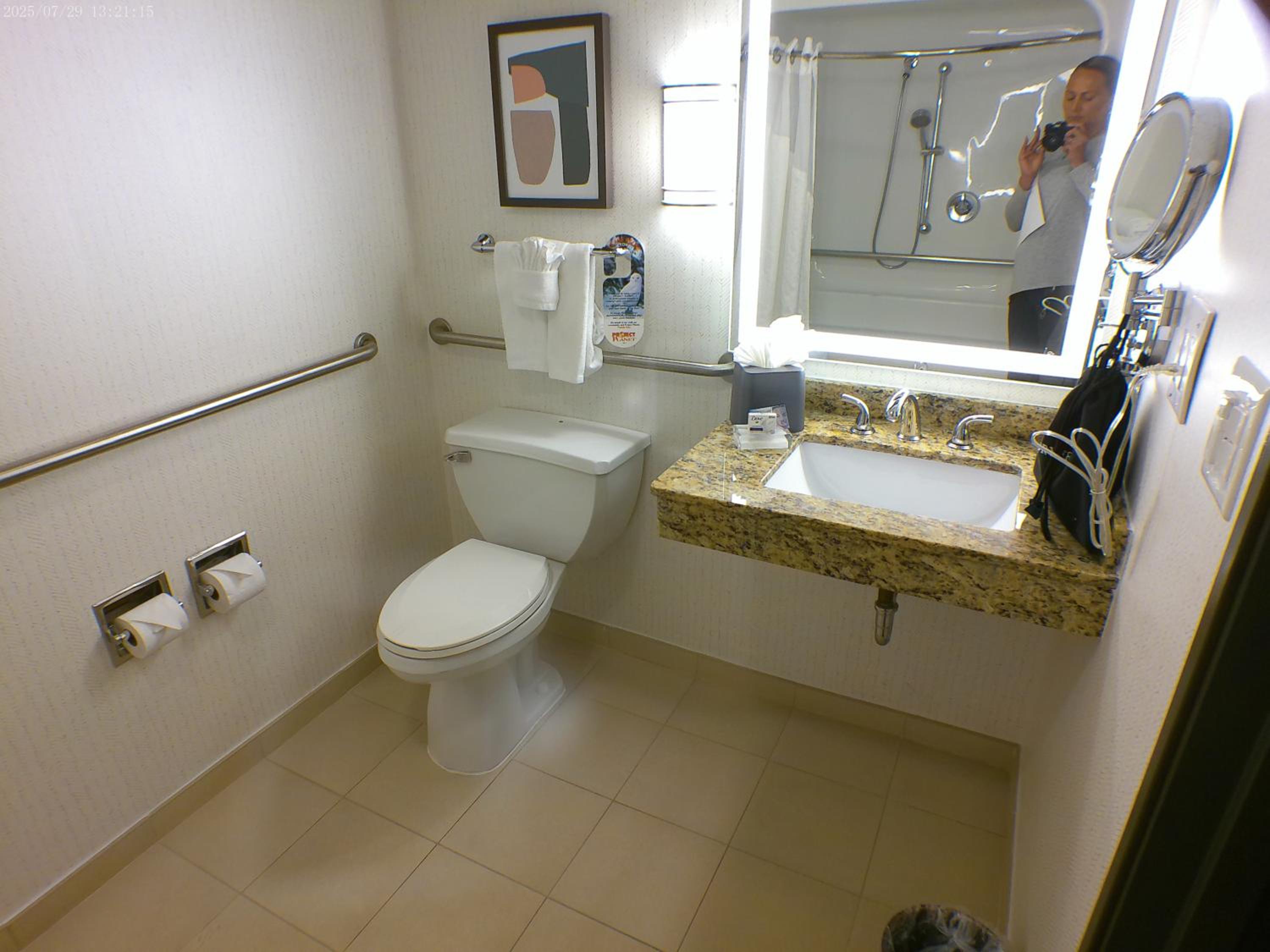 Queen Room - Mobility Access/Hearing Accessible photo 2