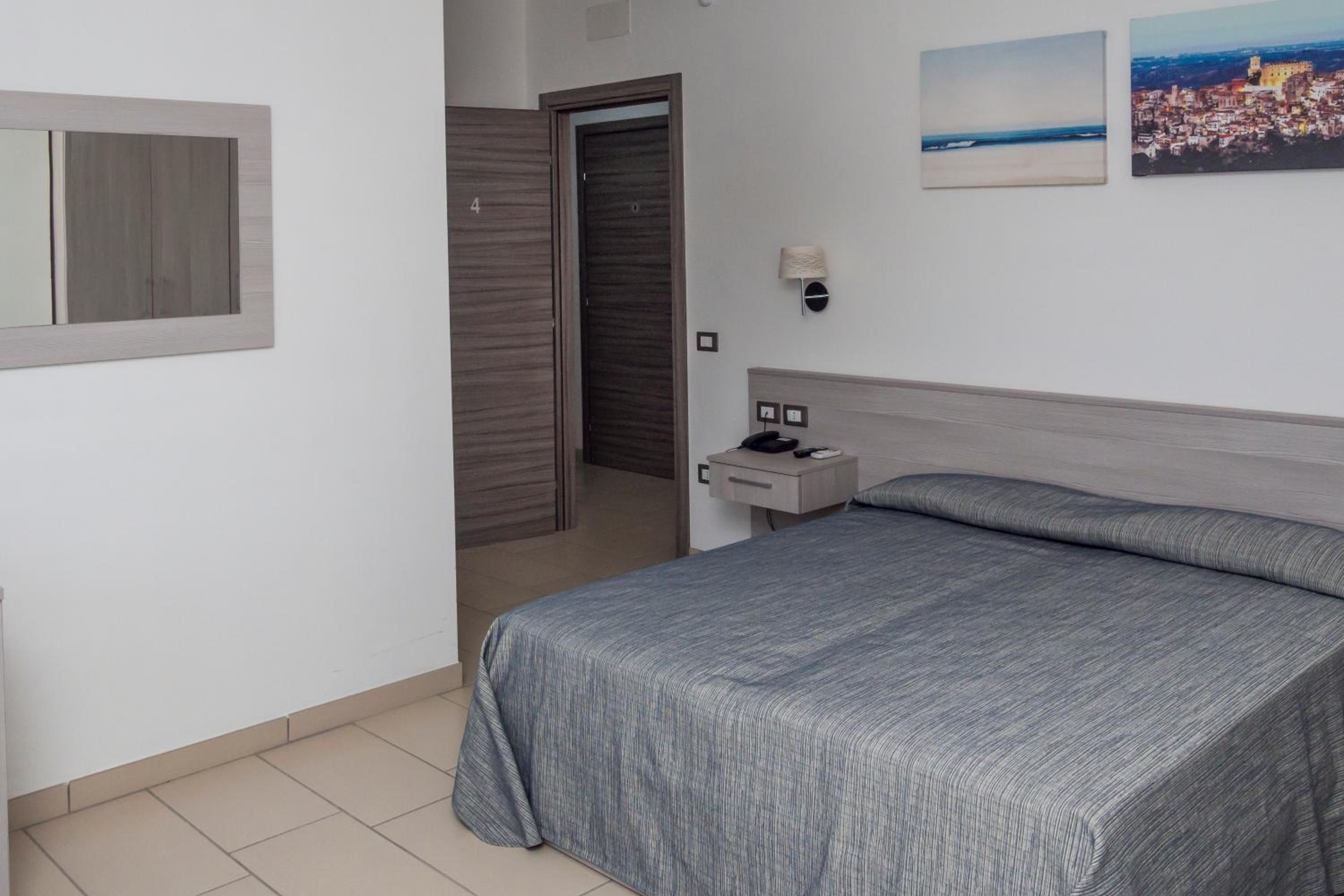Triple Room with Private Bathroom photo 3
