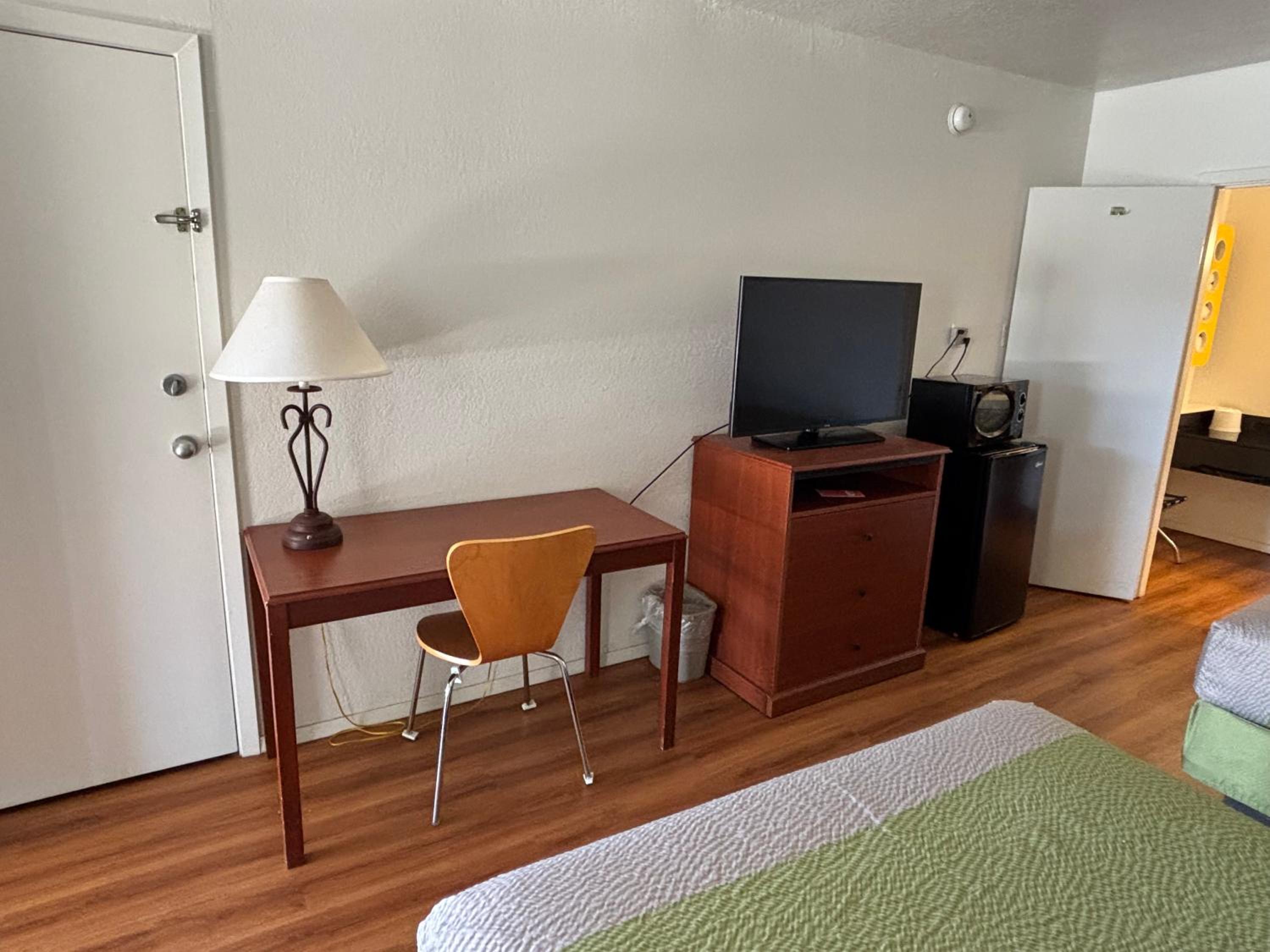Quadruple Room with Tub - Disability Access/Non Smoking photo 3