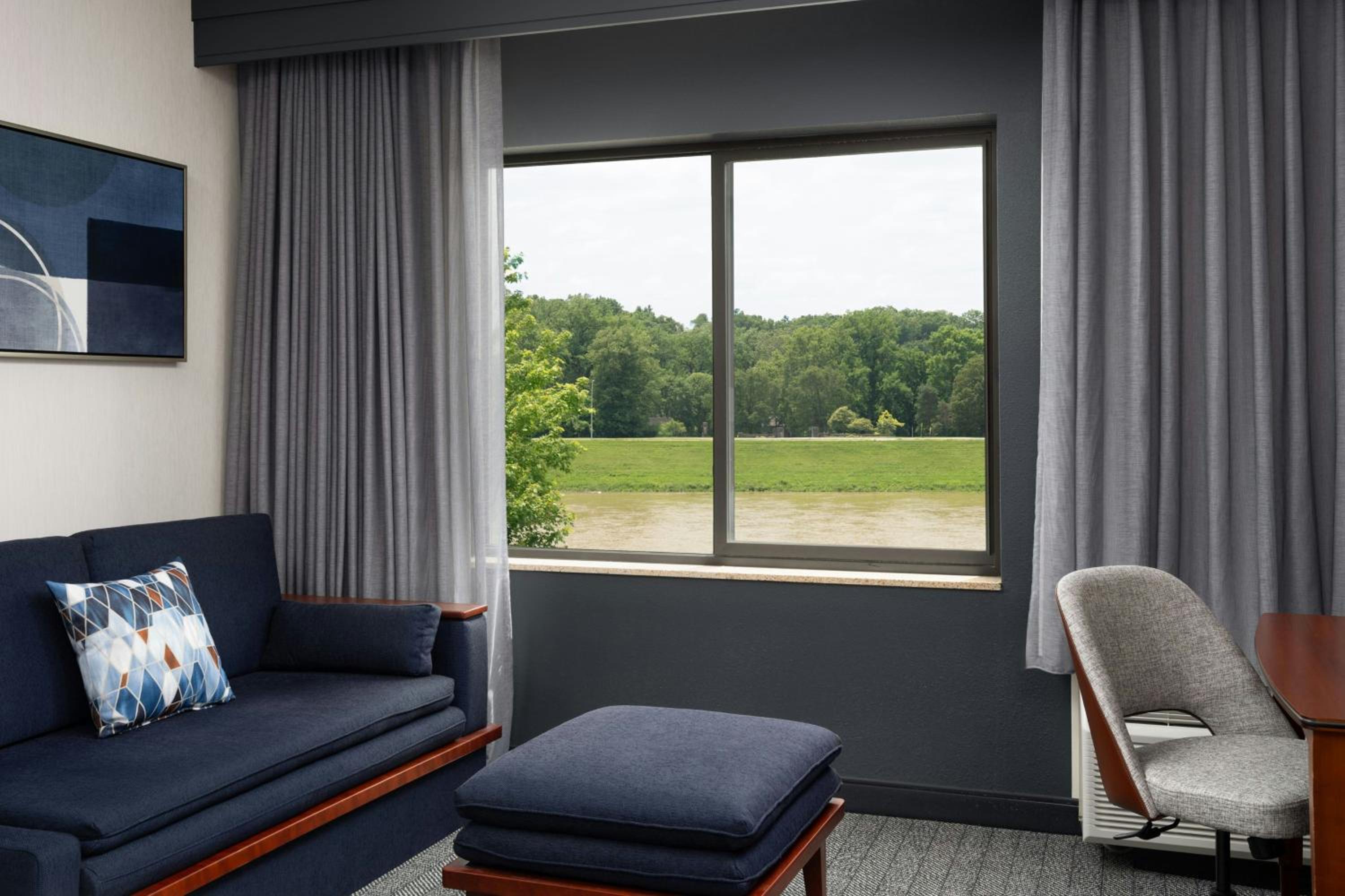 King Room with Courtyard View and Sofa Bed photo 3