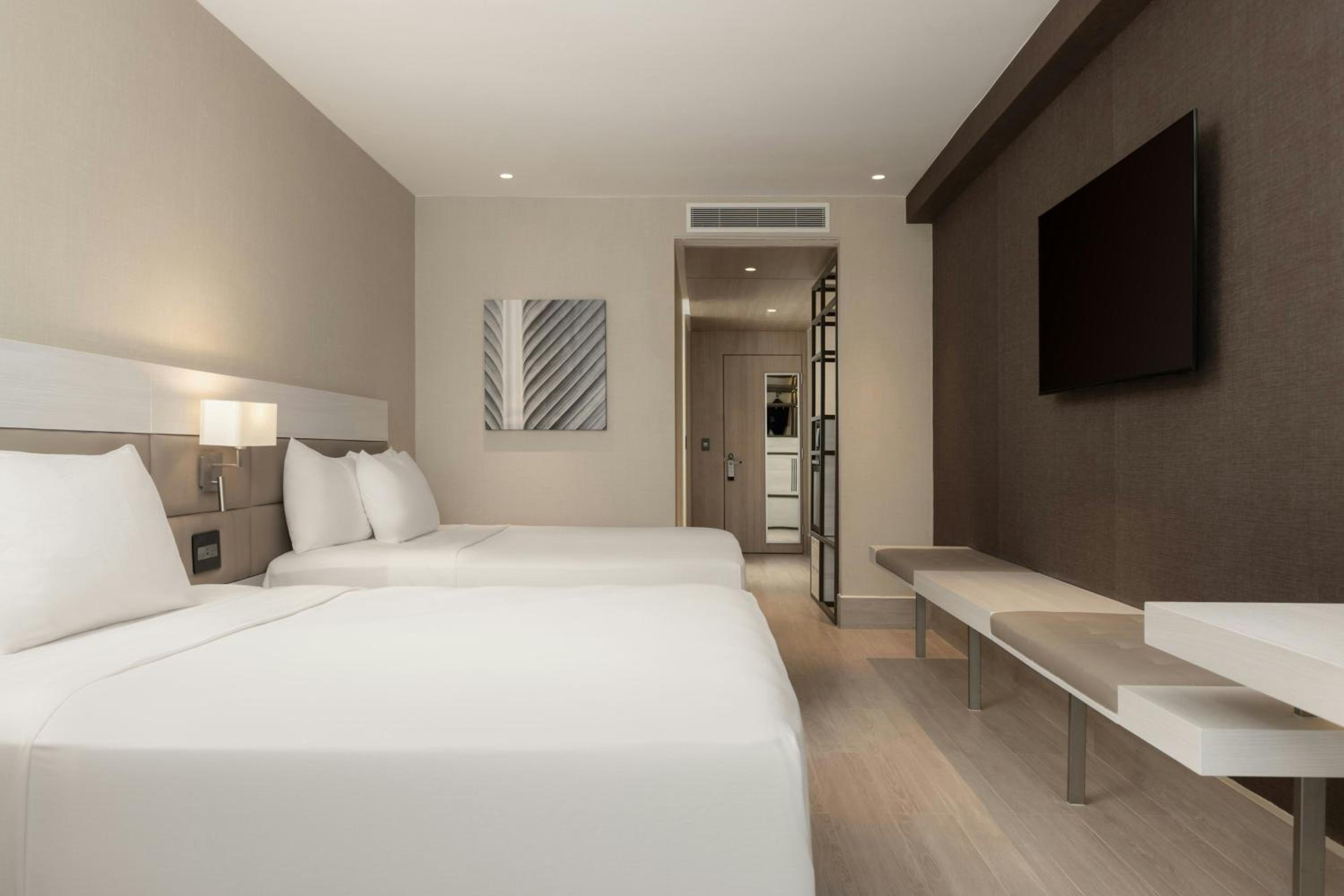 Queen Room with City View