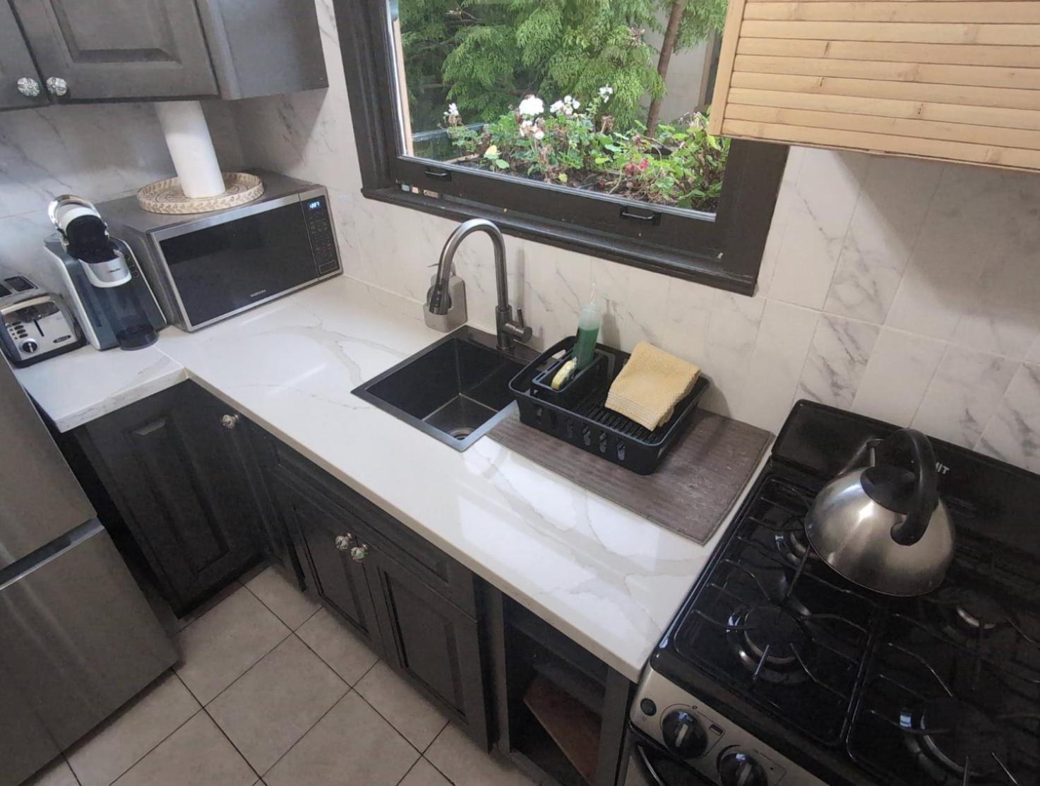 Street Facing Queen Studio (Dog Friendly)