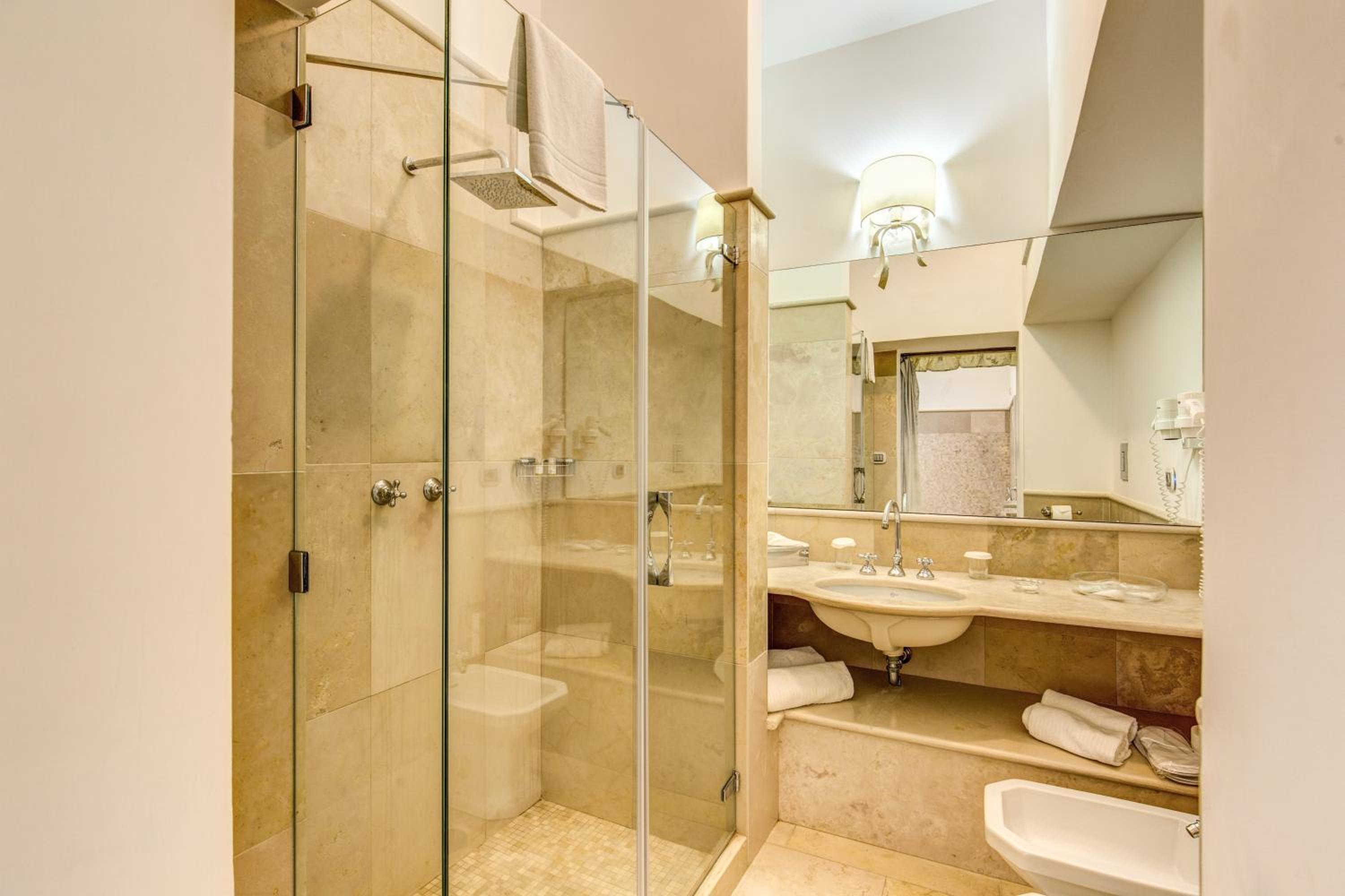 King Junior Suite with Terrace - Photo 10