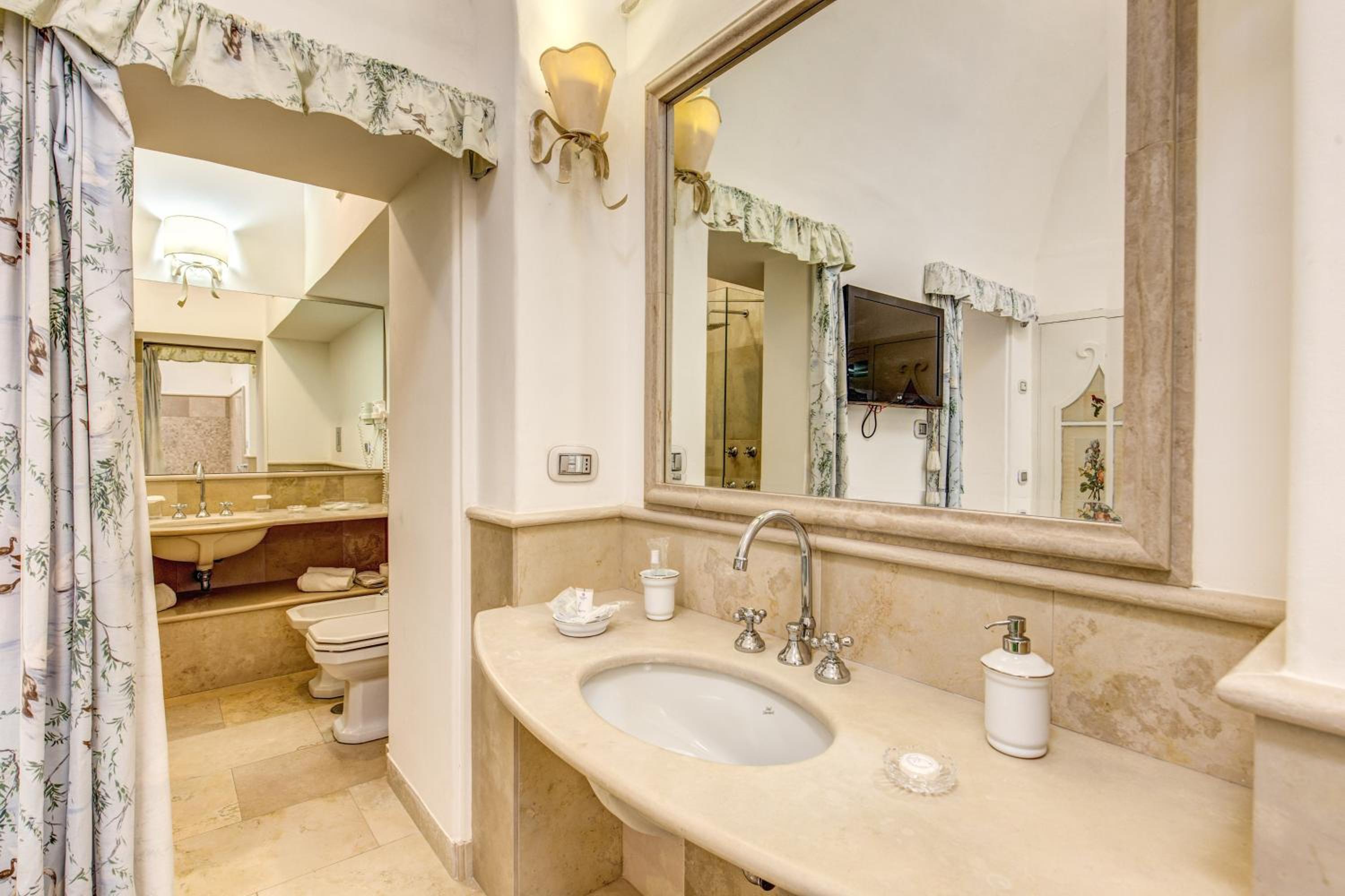King Junior Suite with Terrace - Photo 5