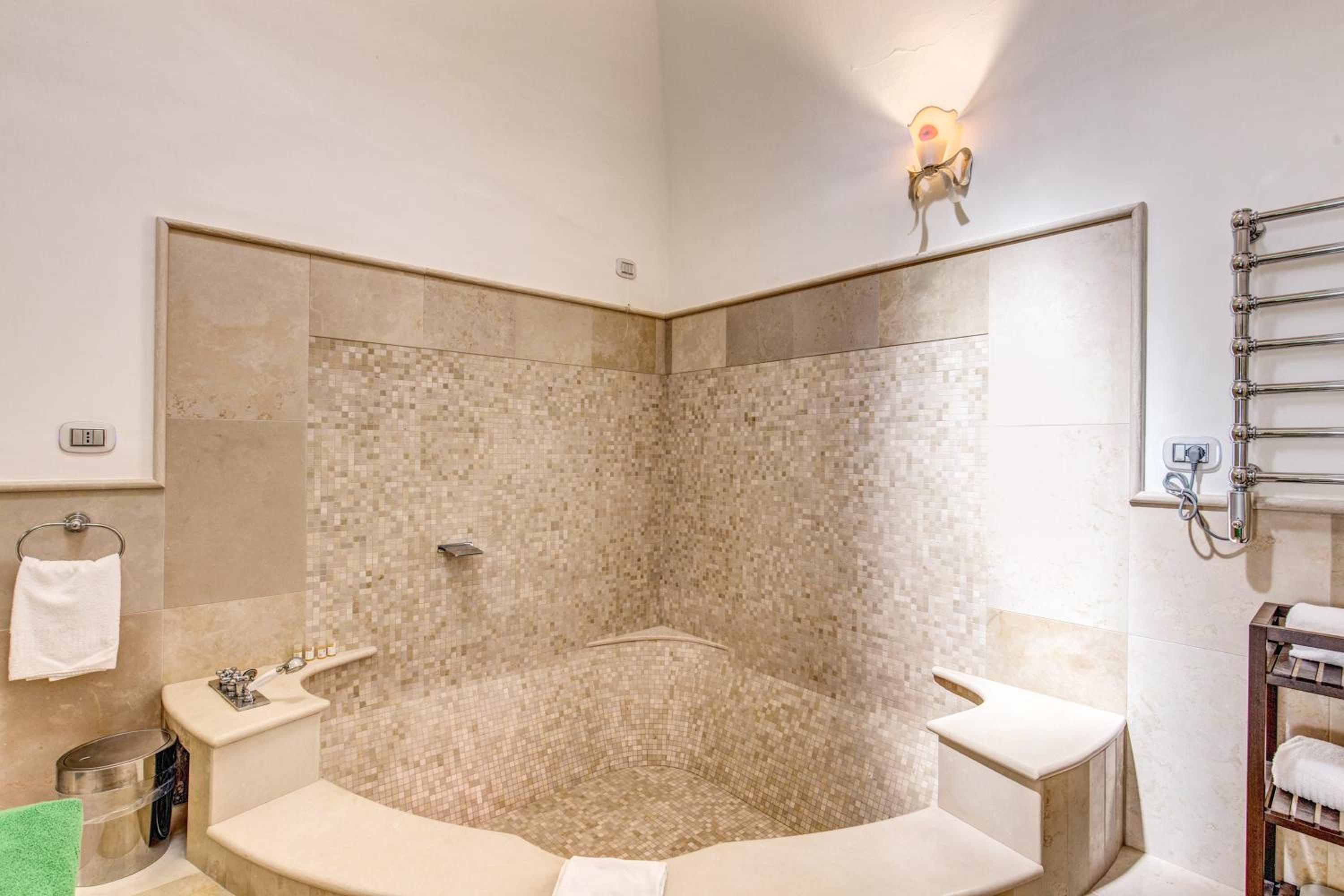 King Junior Suite with Terrace - Photo 6