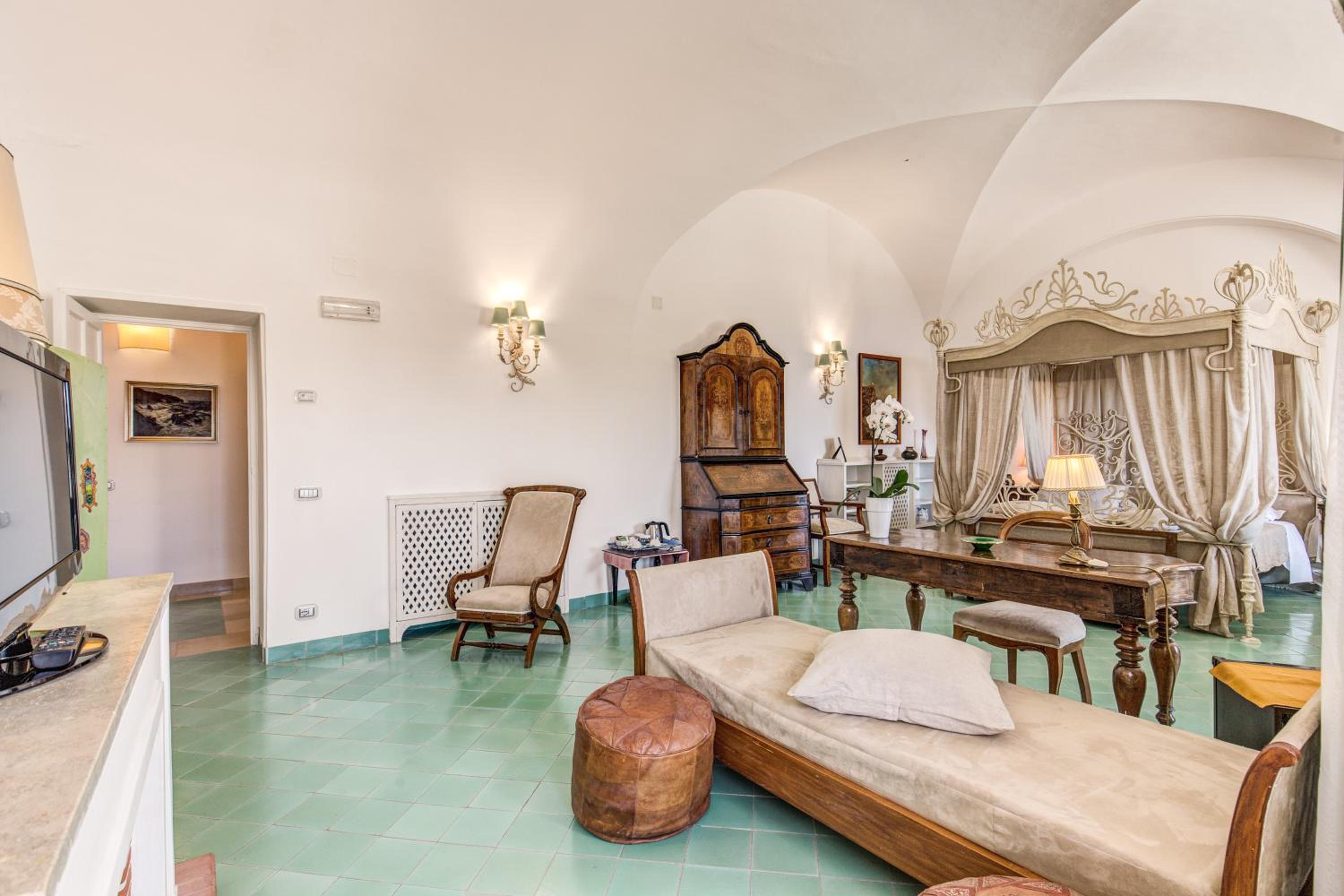 King Junior Suite with Terrace - Photo 3