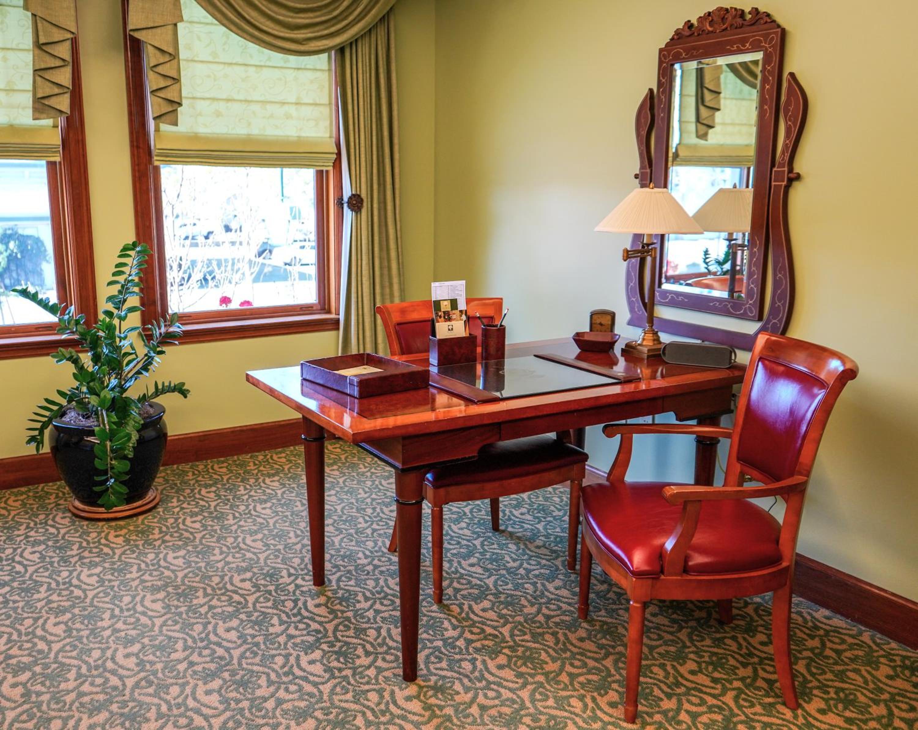 Queen Room with Two Queen Beds - Photo 1