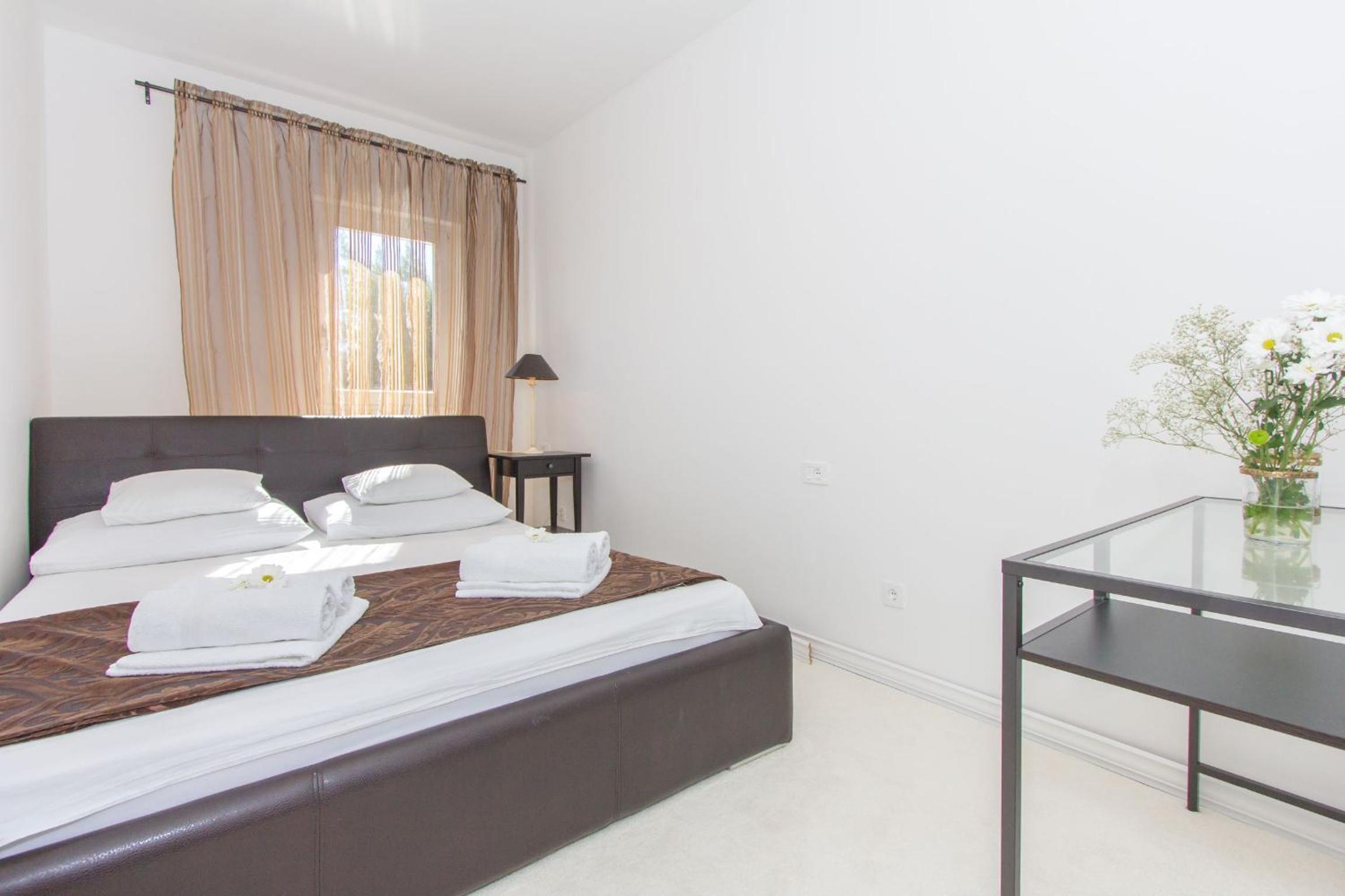 Three-Bedroom Apartment with Sea View - Photo 24