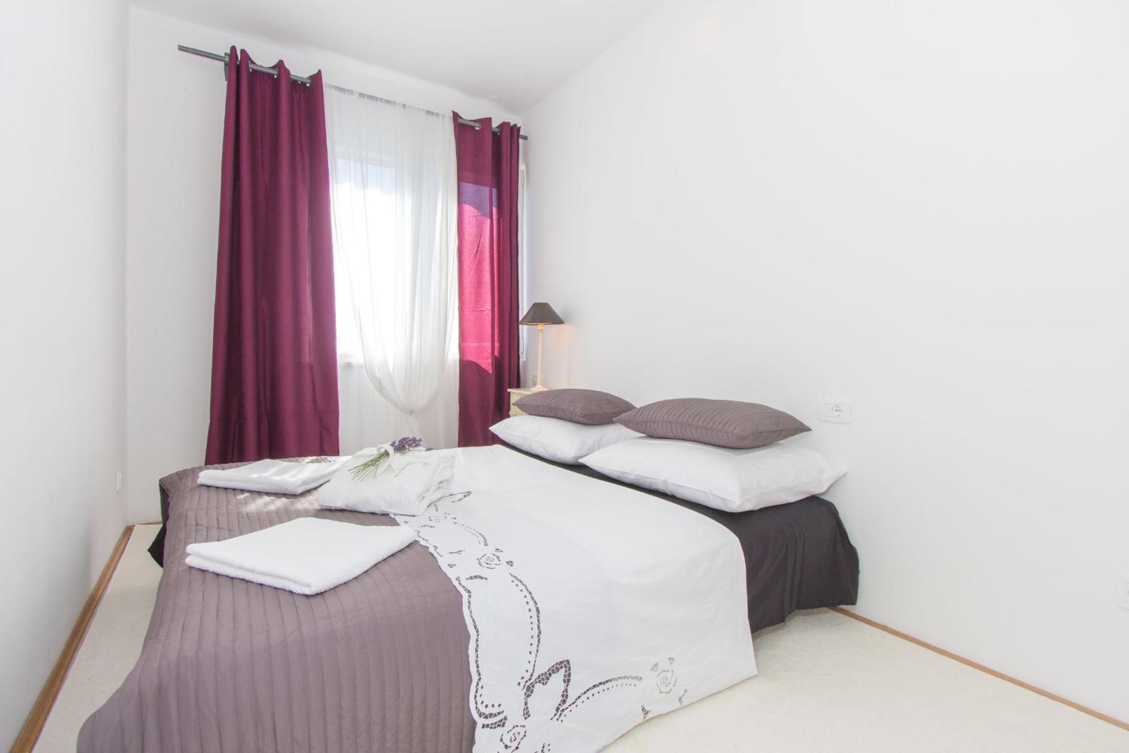 Three-Bedroom Apartment with Sea View - Photo 26