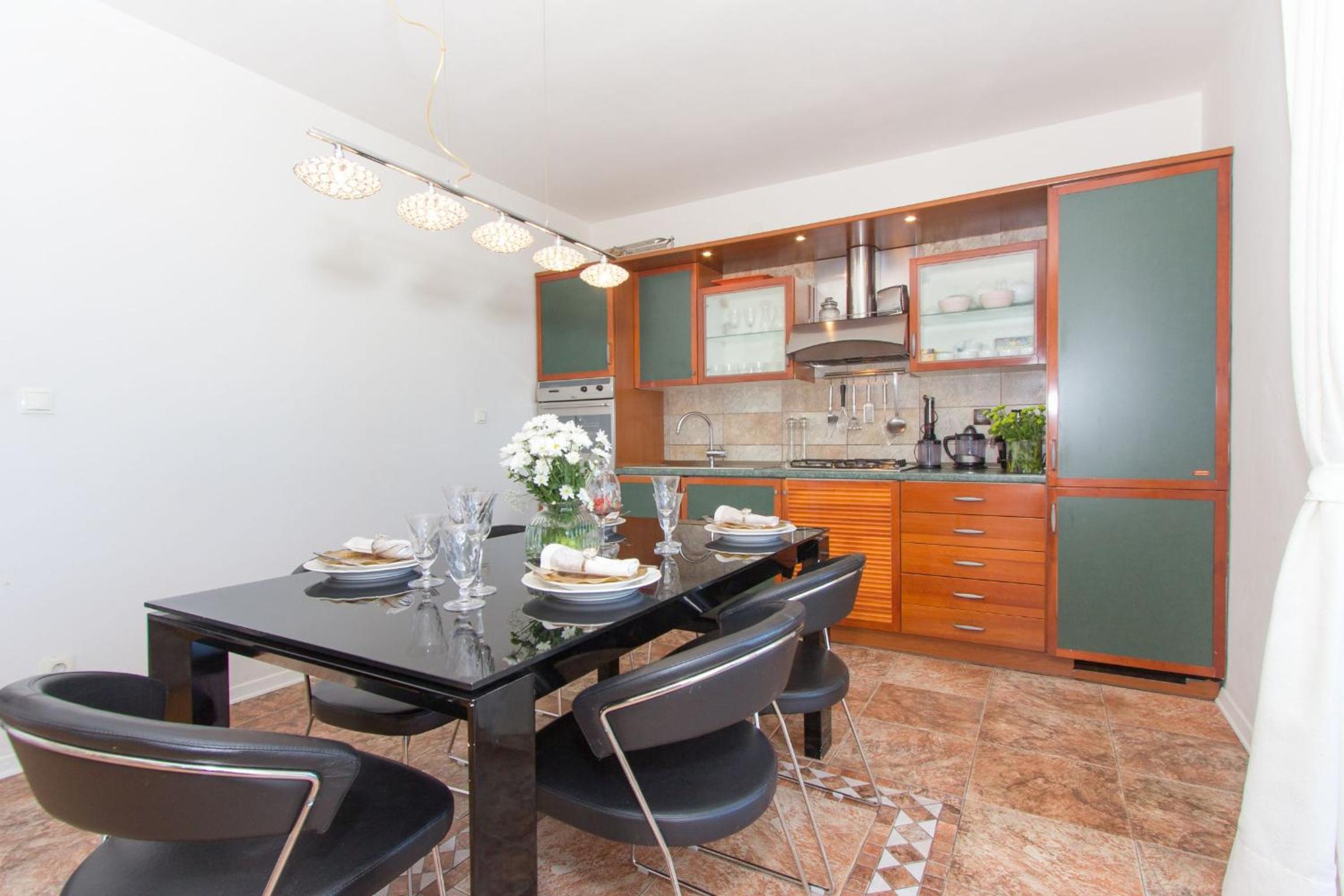 Three-Bedroom Apartment with Sea View - Photo 28
