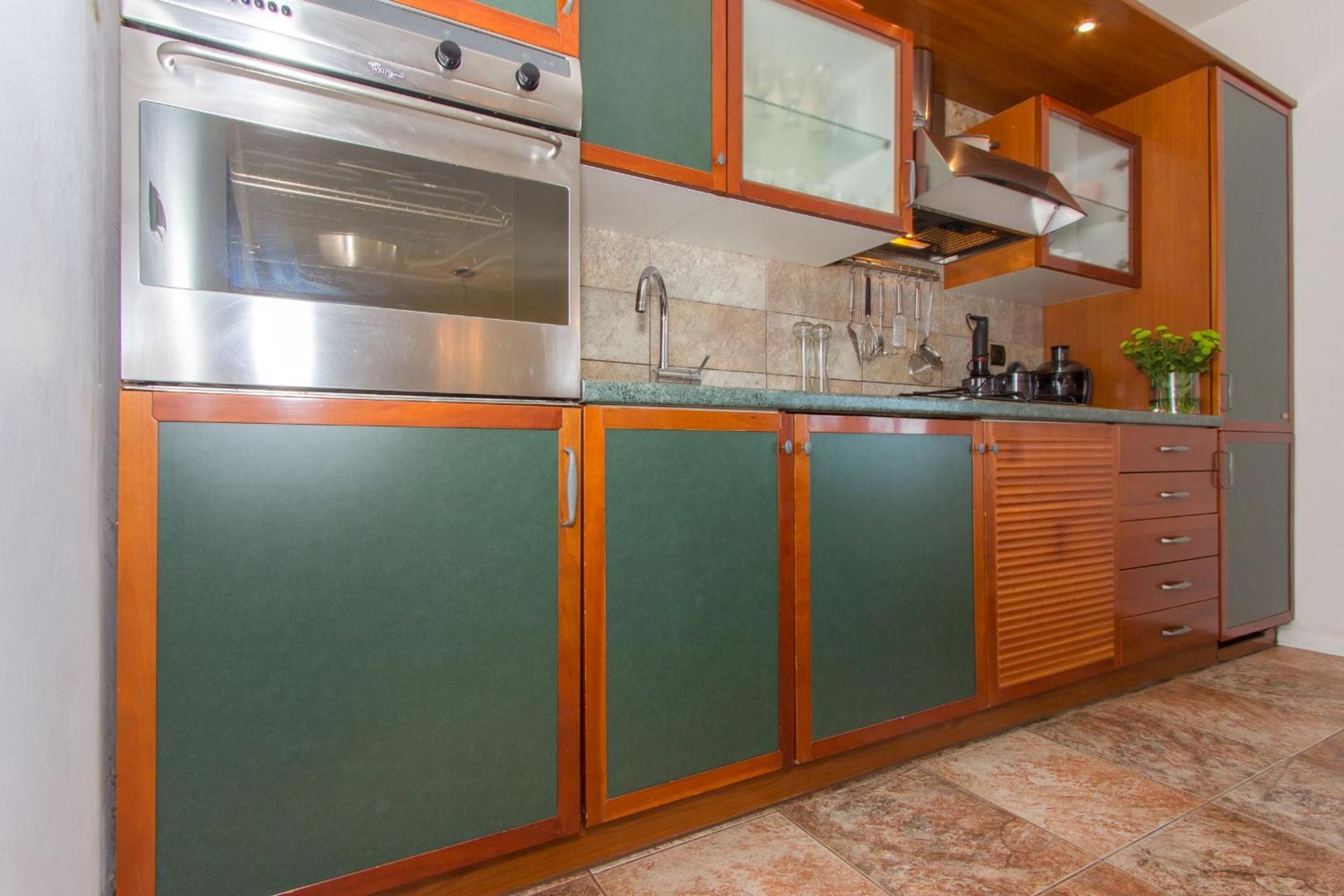 Three-Bedroom Apartment with Sea View - Photo 35