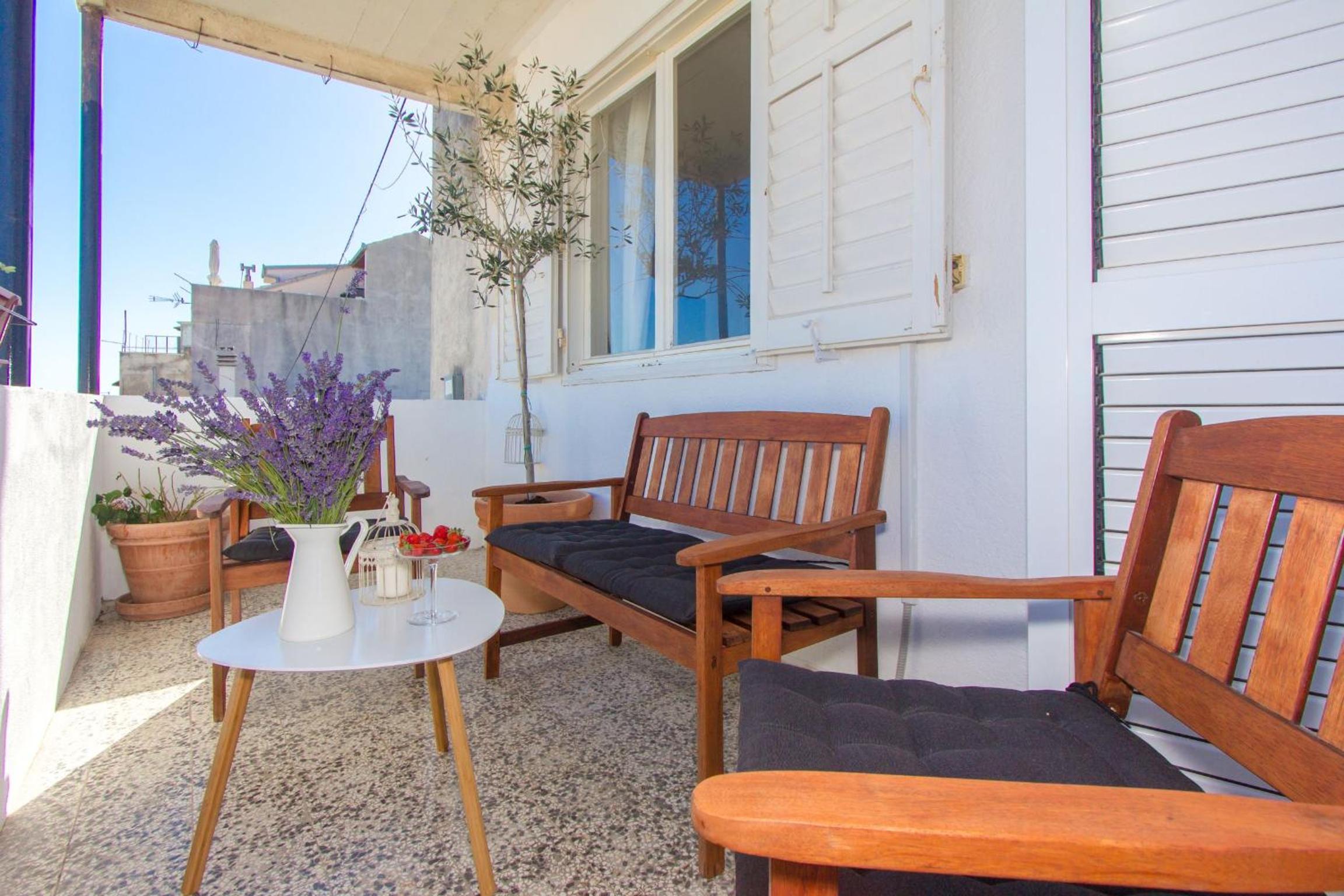 Three-Bedroom Apartment with Sea View - Photo 33