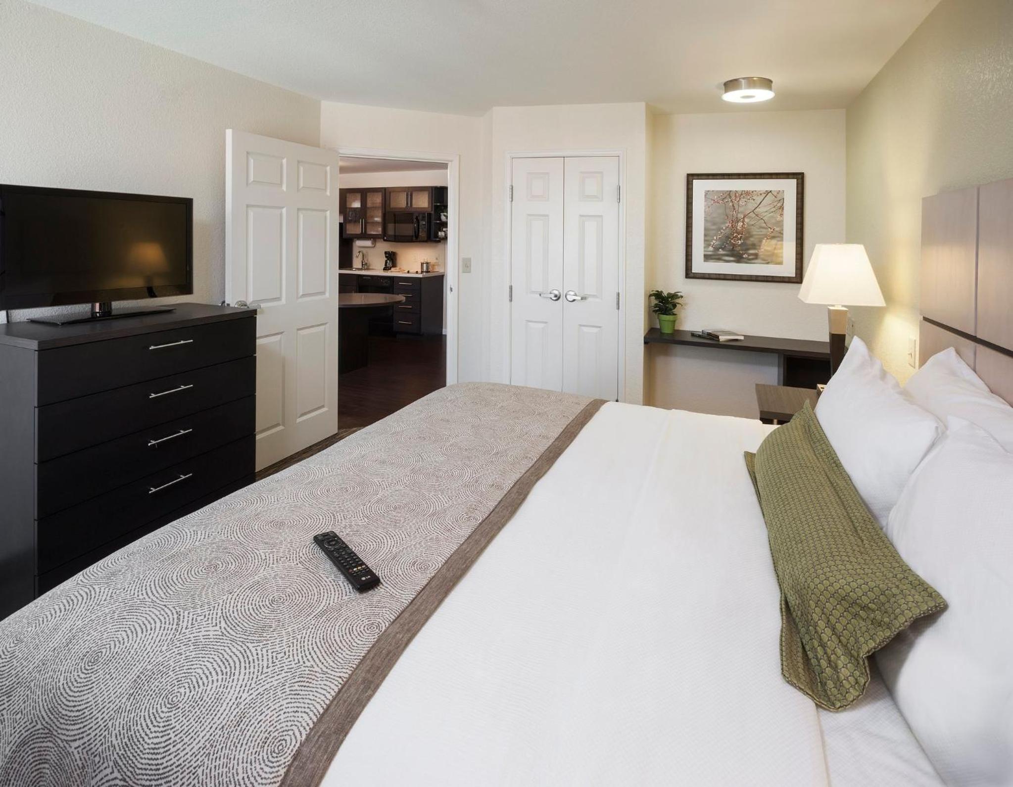 One-Bedroom King Suite - Communications Accessible photo 3