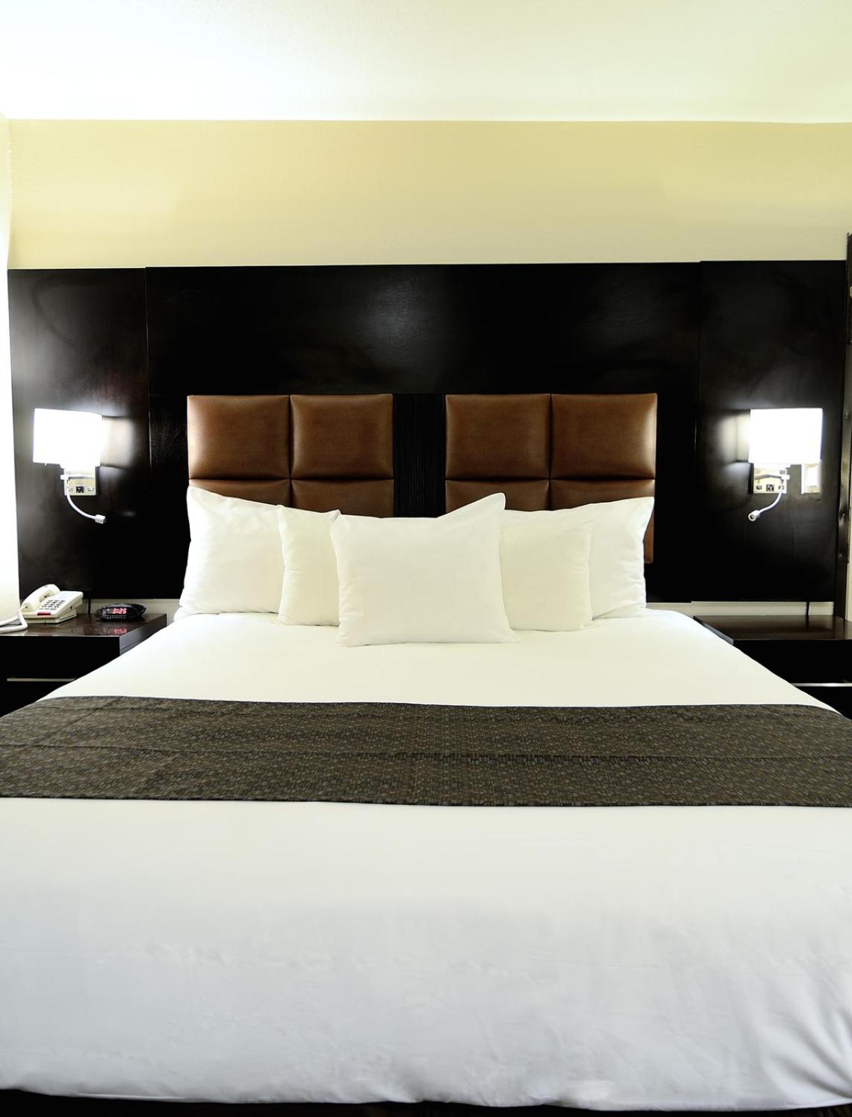 King Room - Non-Smoking - Photo 1