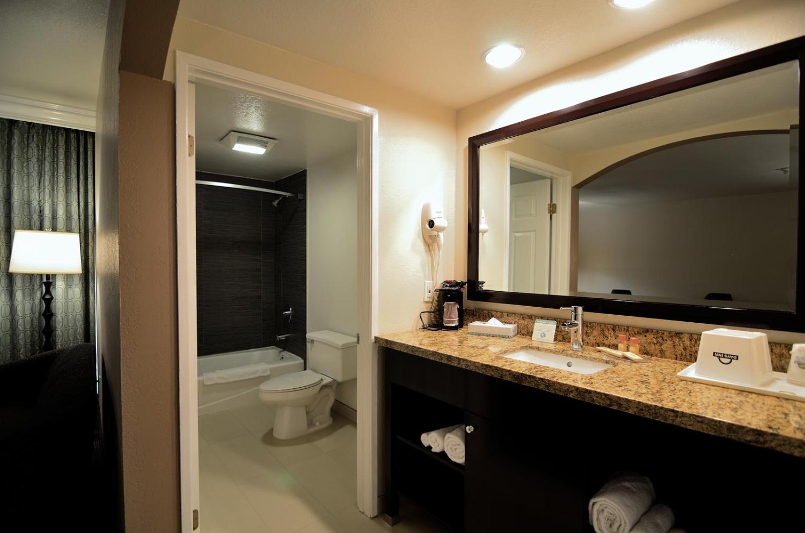 King Room - Non-Smoking - Photo 2
