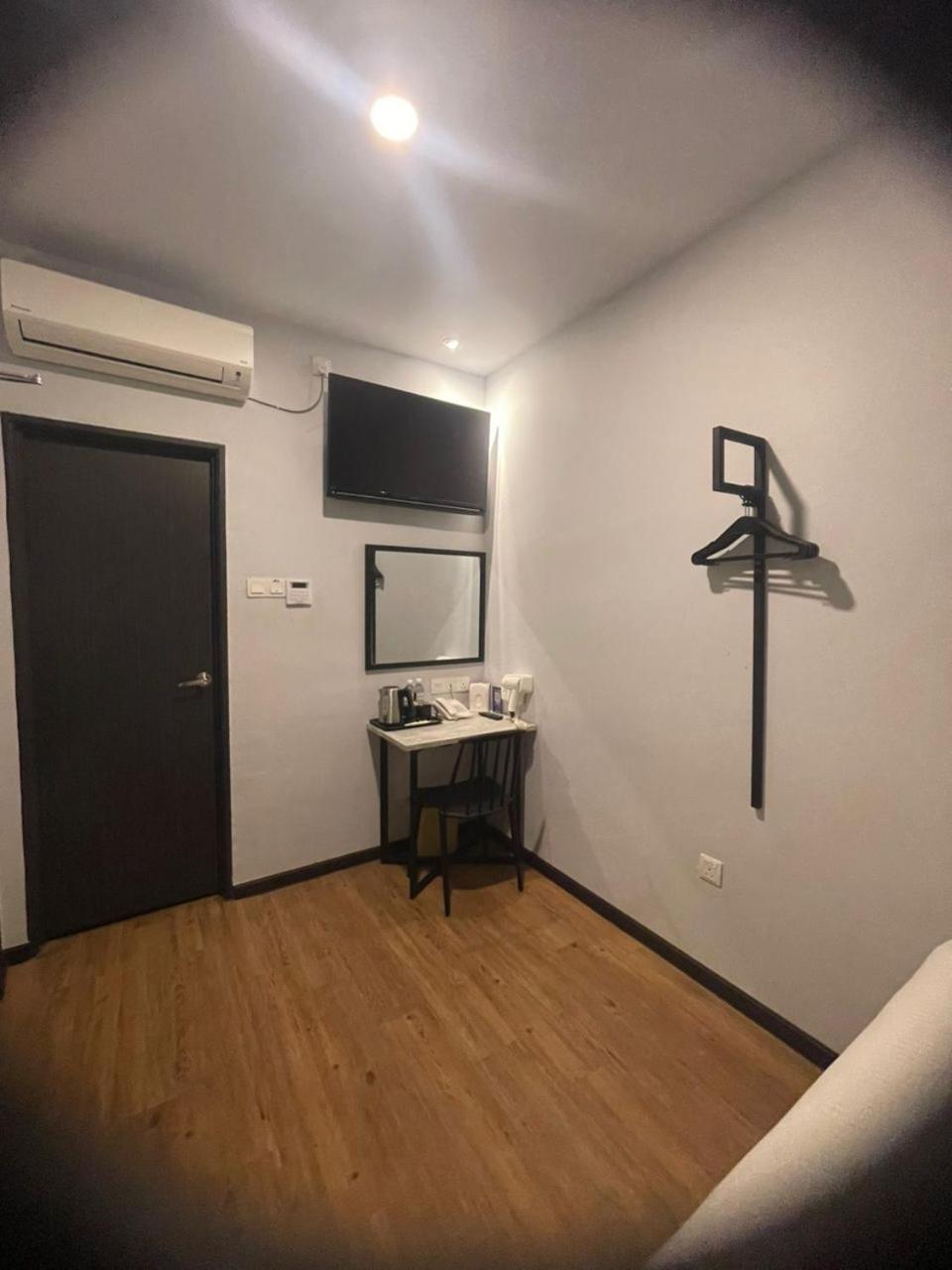 Standard Queen Room - Photo 2
