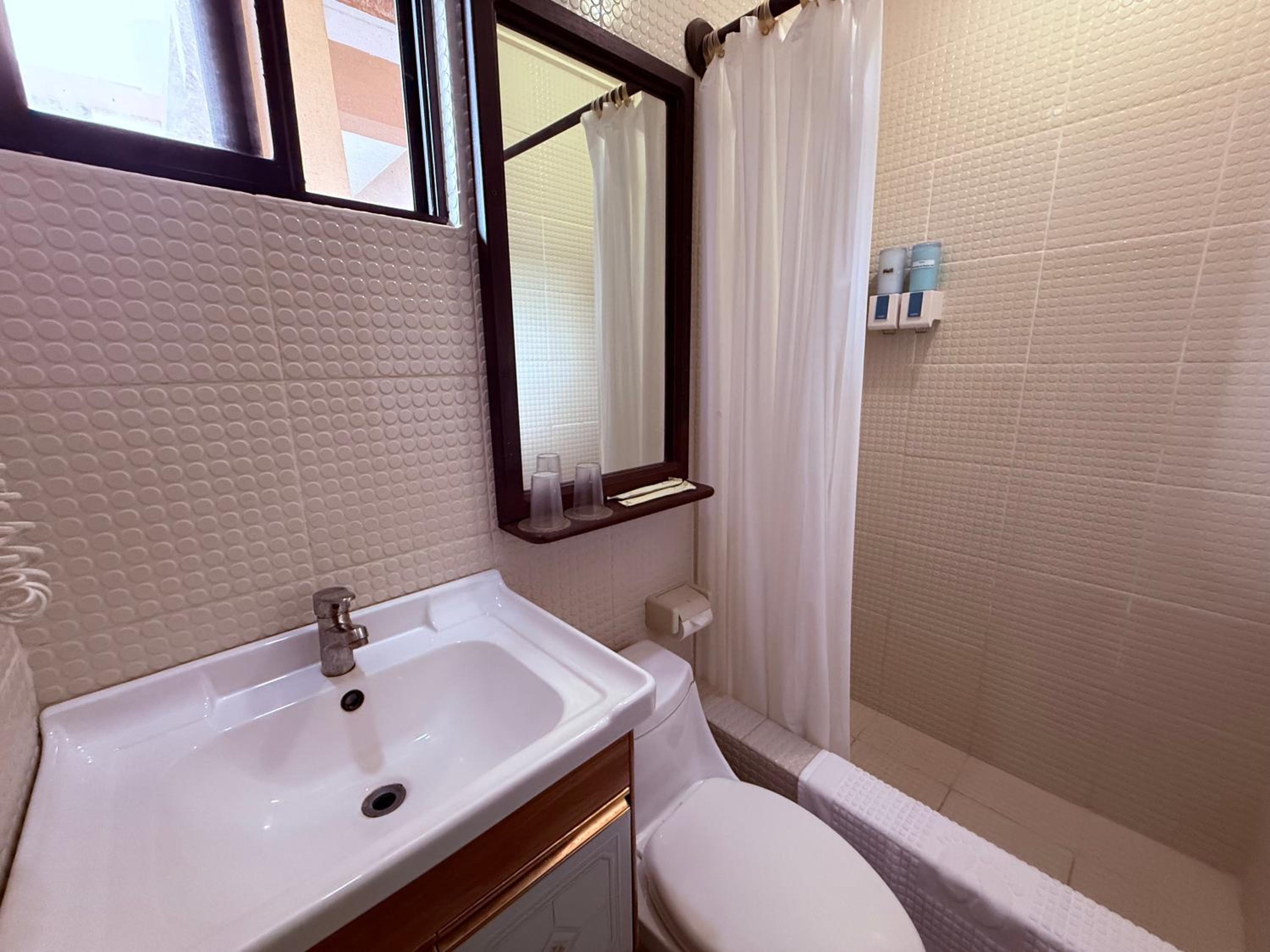 Triple Room with Bathroom - Photo 1