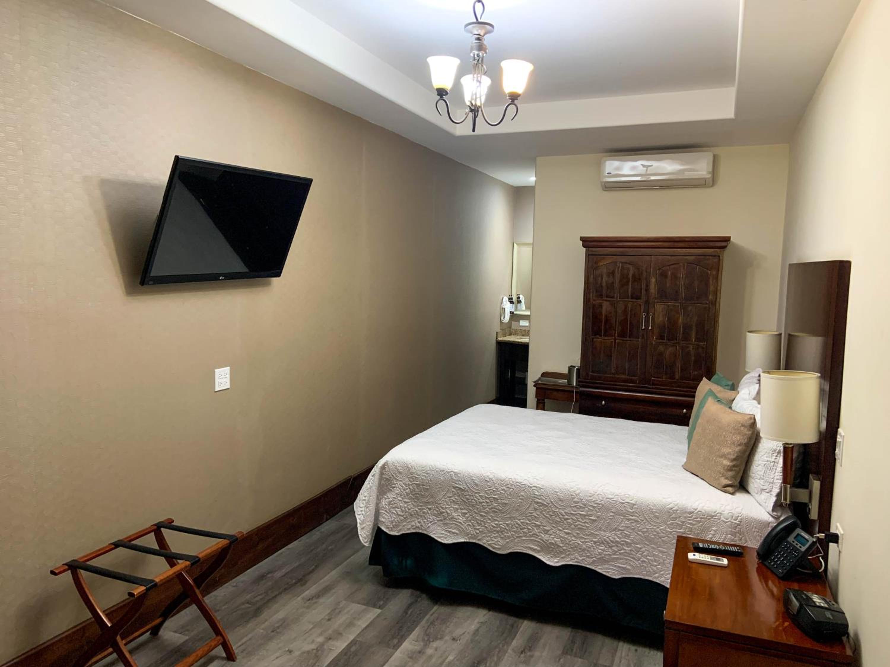 Standard Queen Room photo 1