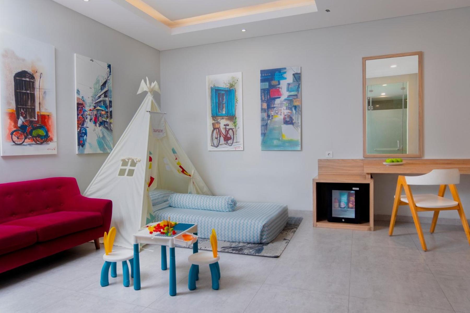 Family Room - Photo 5
