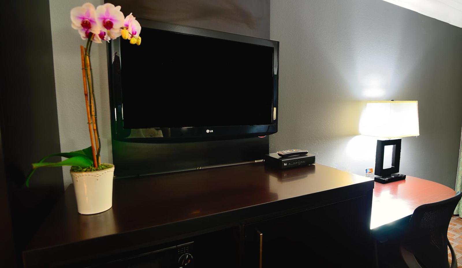 King Room - Non-Smoking - Photo 3