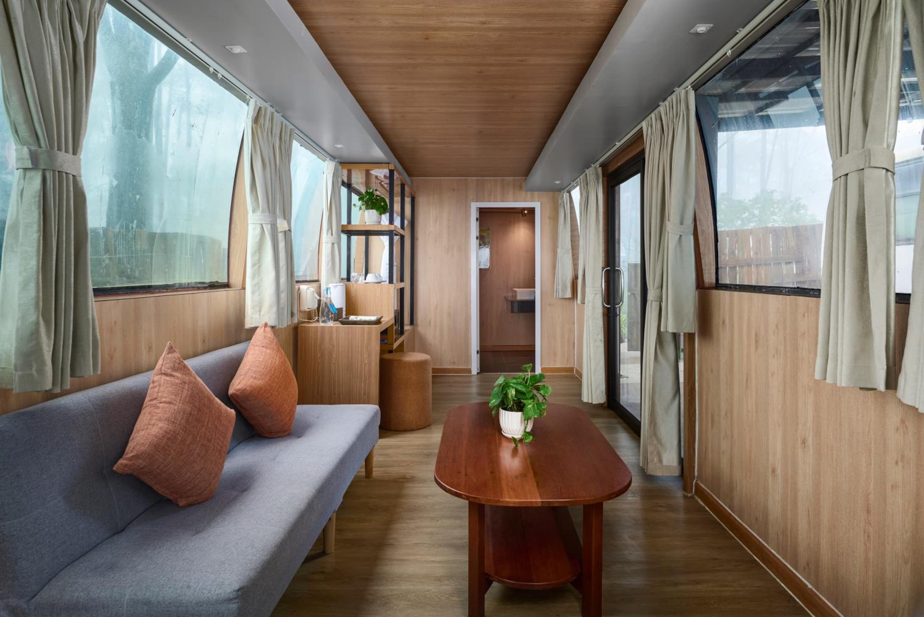 Family Hotel Bus Mountain View - Photo 2