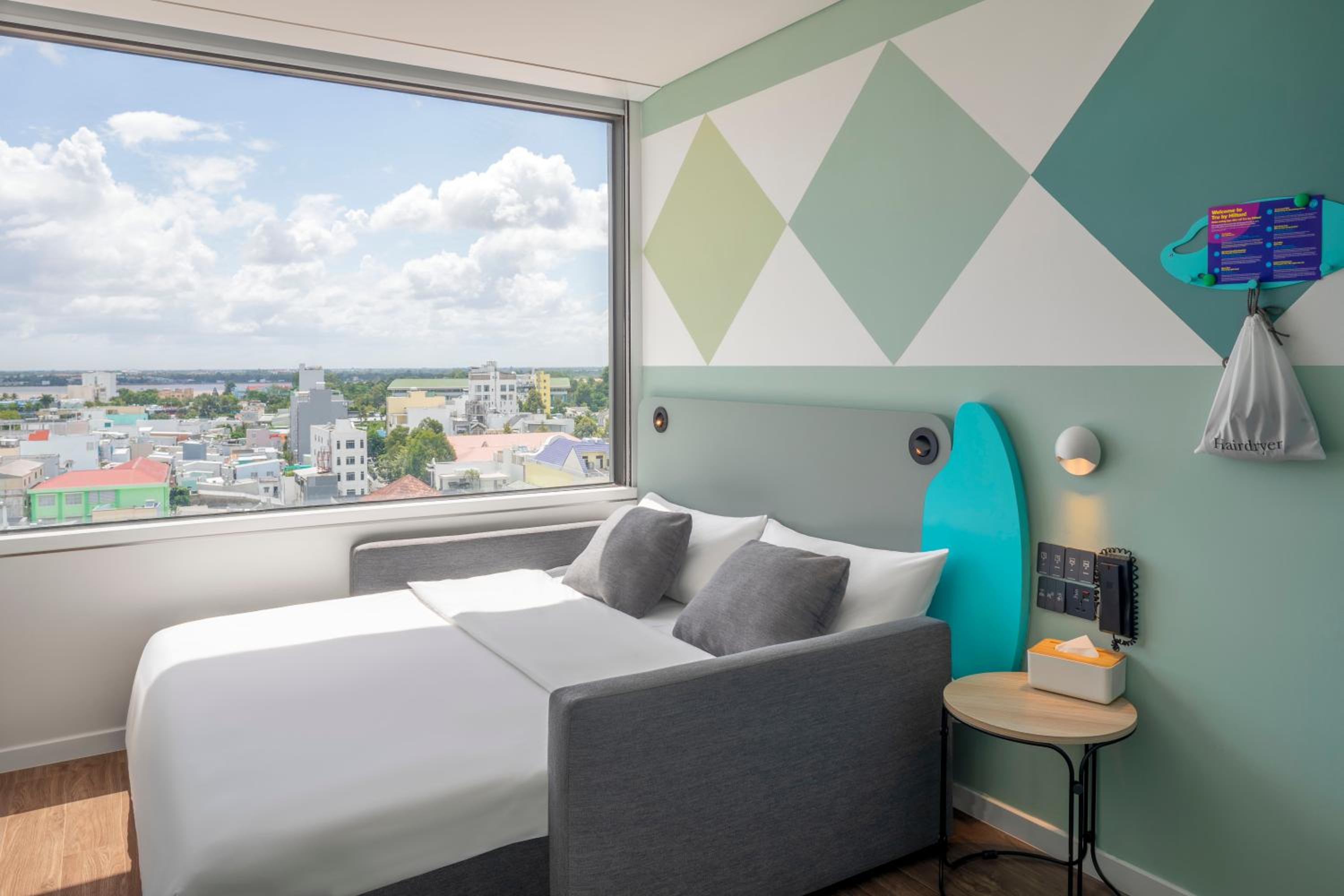 King Room with Sofa Bed - Photo 9