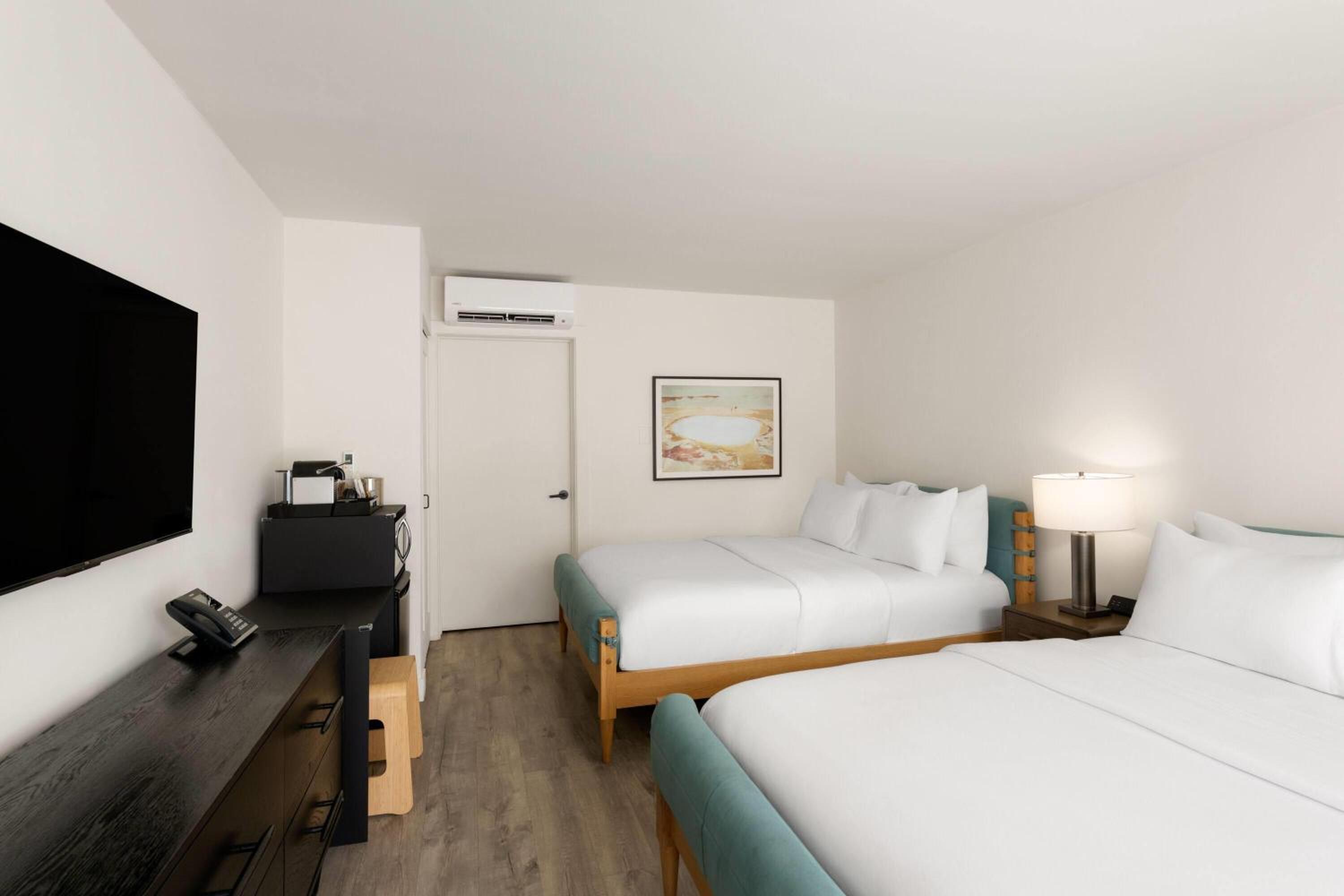 Queen Room with Two Queen Beds and Courtyard View - Non-Smoking - Photo 1