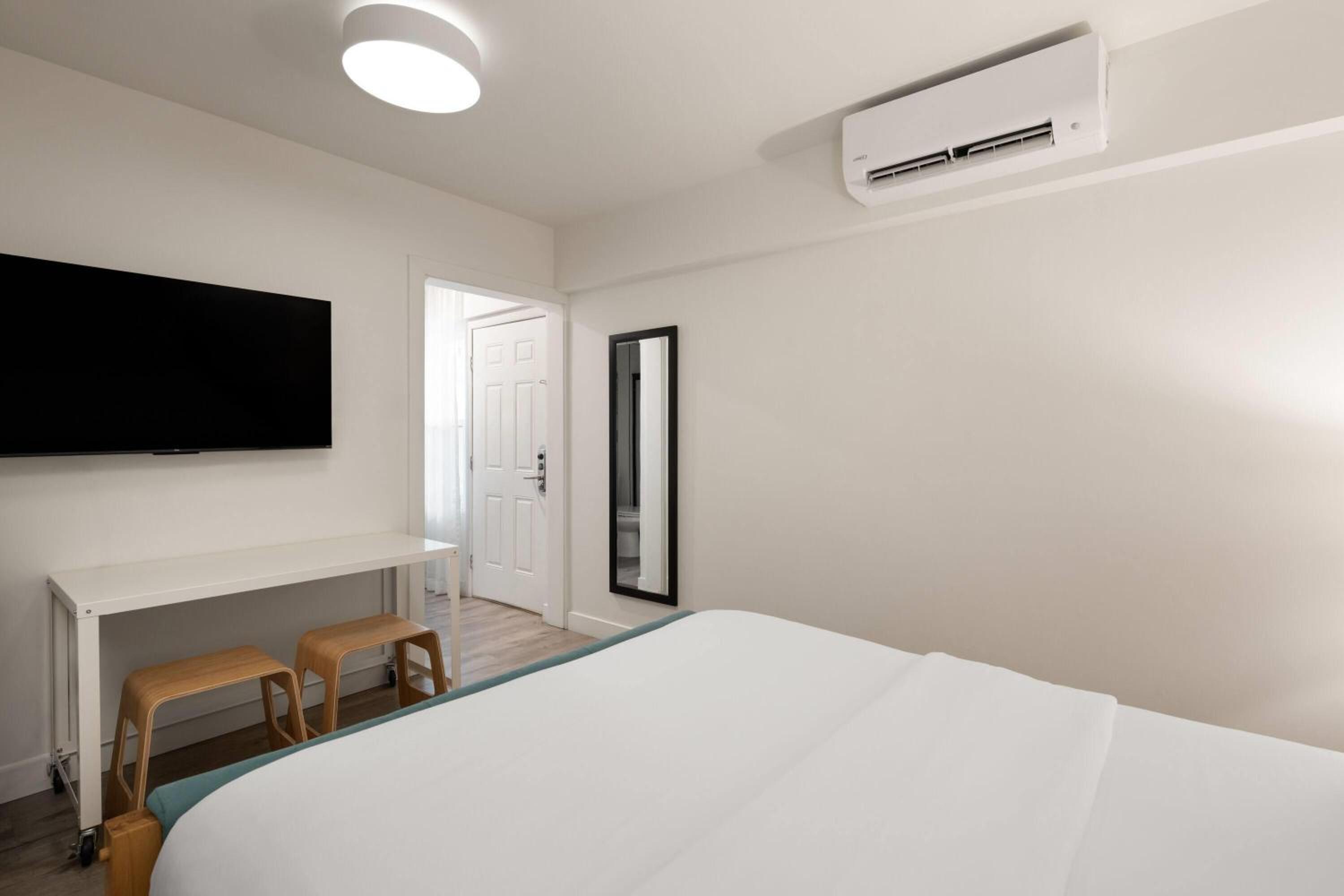 Queen Room with Courtyard View - Non-Smoking - Photo 2