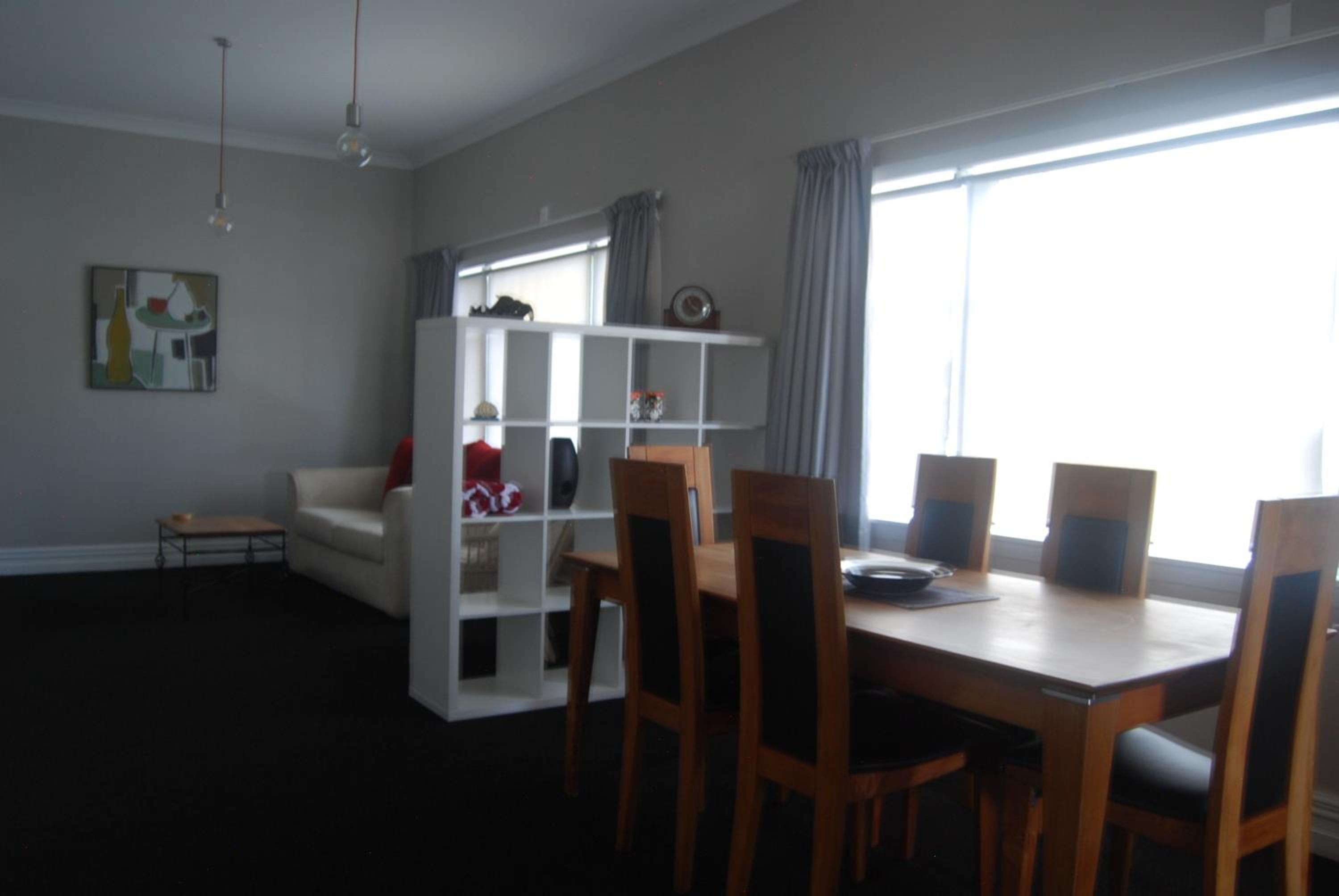 One-Bedroom Apartment with Balcony and Mountain View   photo 2